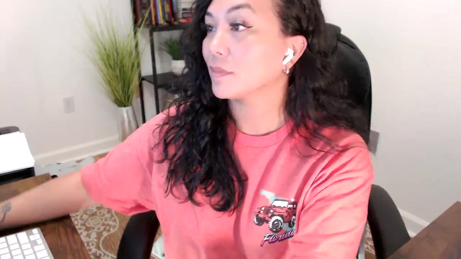 Gallery image thumbnail from MickaylaStar's myfreecams stream on, 06/05/2025, 20:55 image 11 of 20