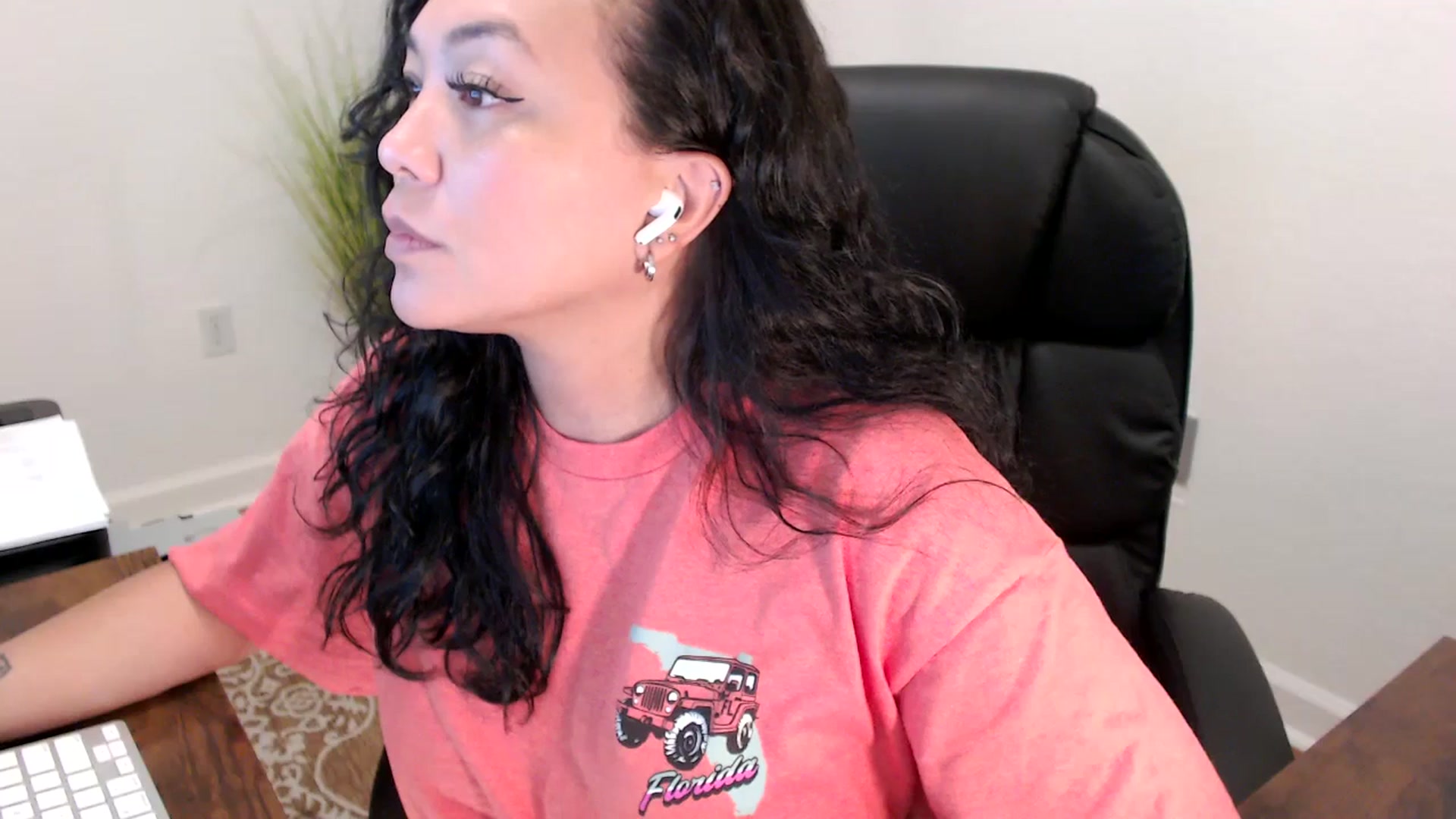 Gallery image thumbnail from MickaylaStar's myfreecams stream on, 06/05/2025, 20:55 image 12 of 20
