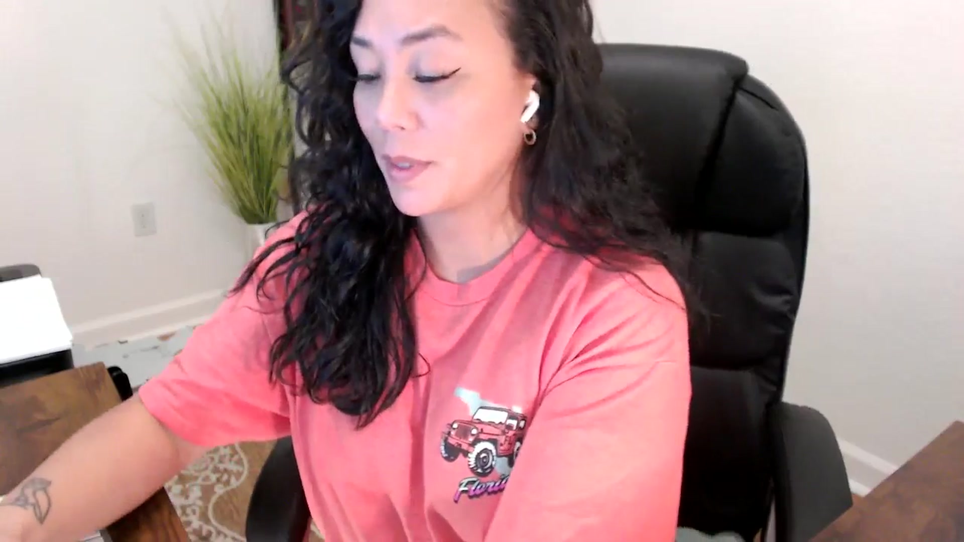 Gallery image thumbnail from MickaylaStar's myfreecams stream on, 06/05/2025, 20:55 image 20 of 20