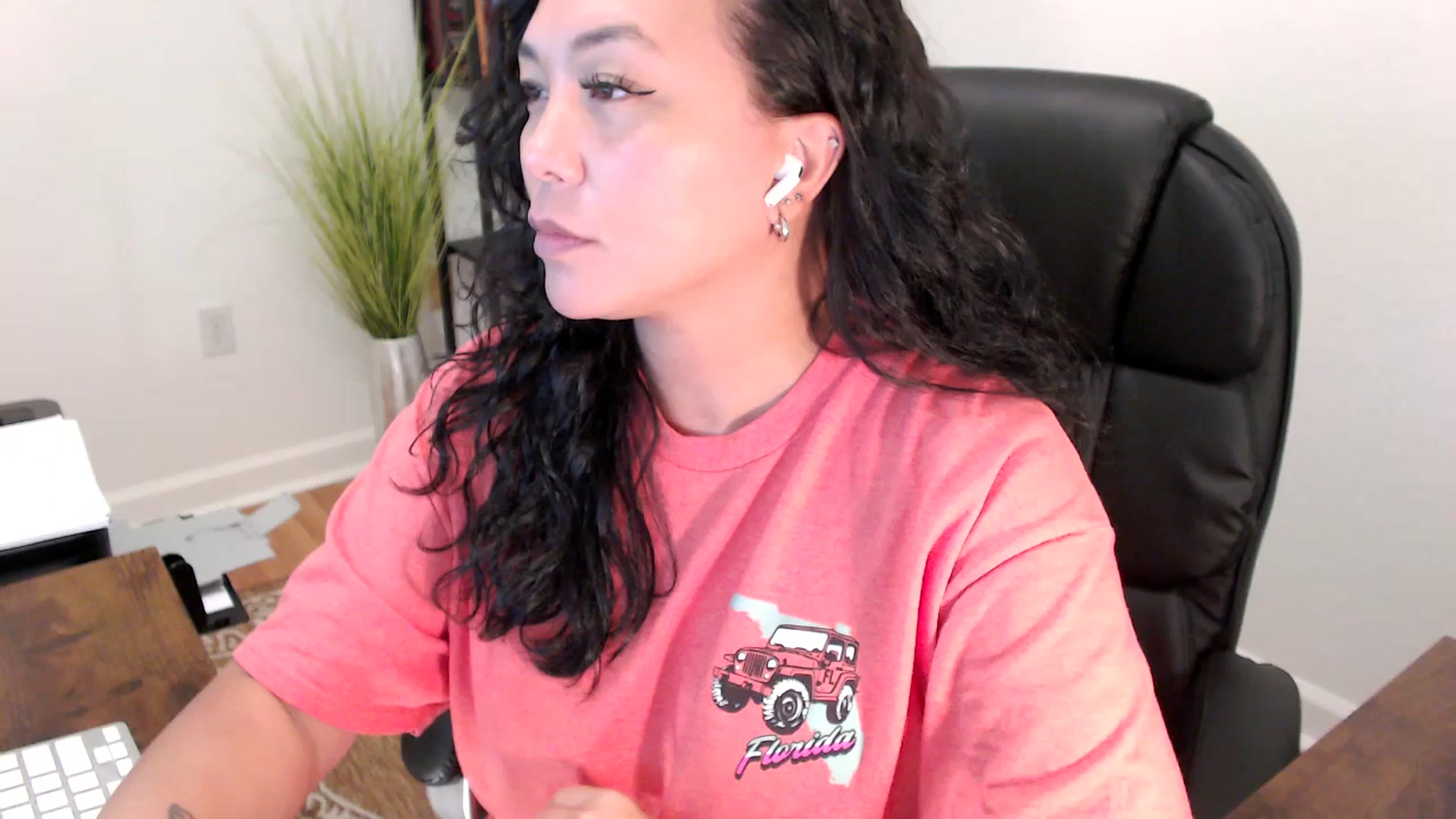 Gallery image thumbnail from MickaylaStar's myfreecams stream on, 06/05/2025, 20:55 image 1 of 20