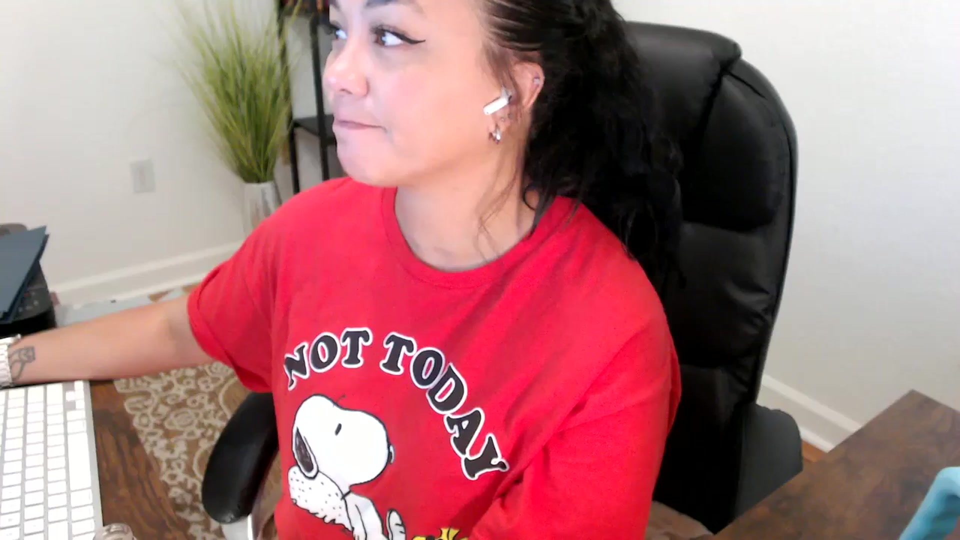 Gallery image thumbnail from MickaylaStar's myfreecams stream on, 06/06/2025, 15:02 image 3 of 20