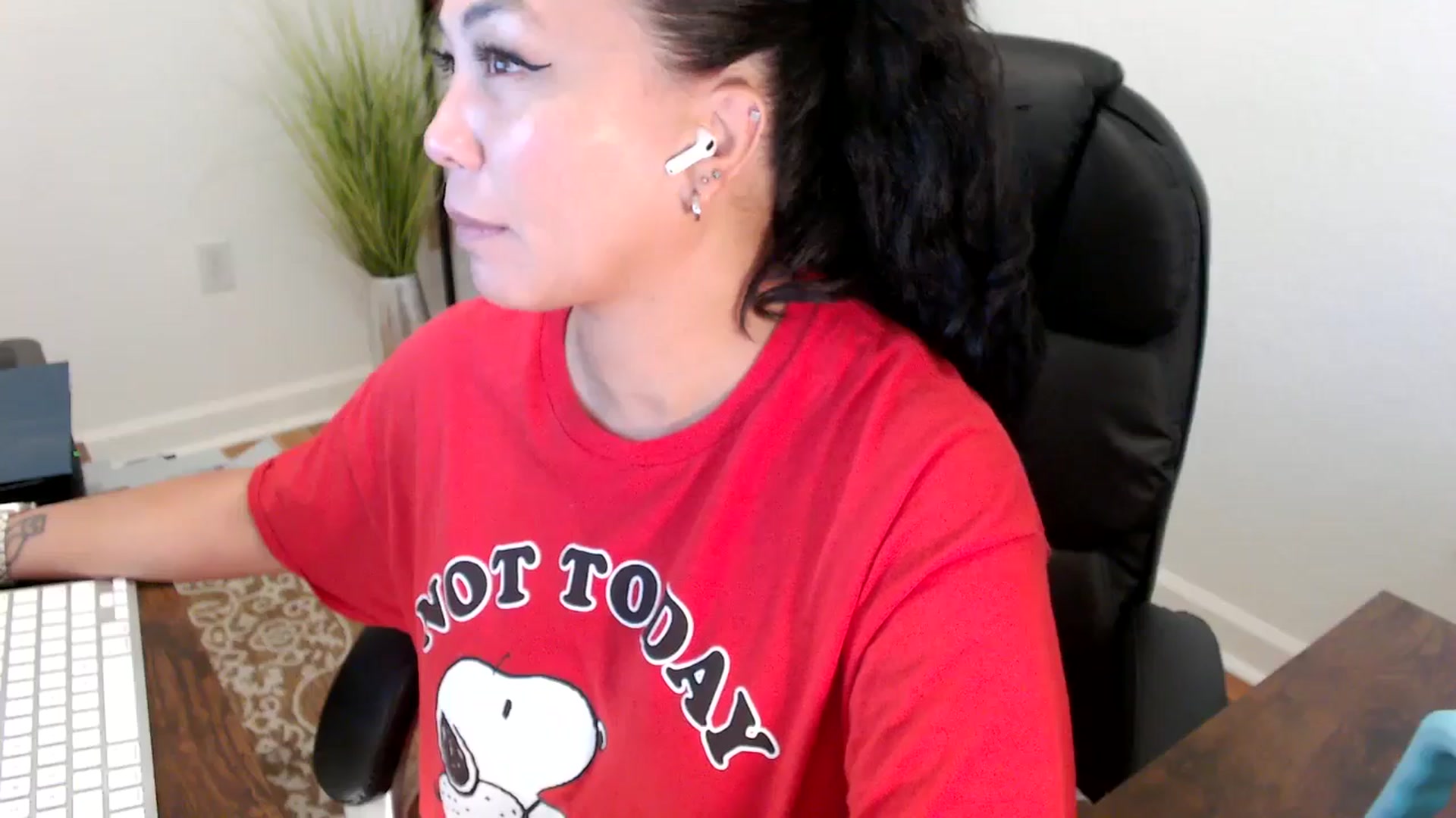Gallery image thumbnail from MickaylaStar's myfreecams stream on, 06/06/2025, 15:02 image 15 of 20
