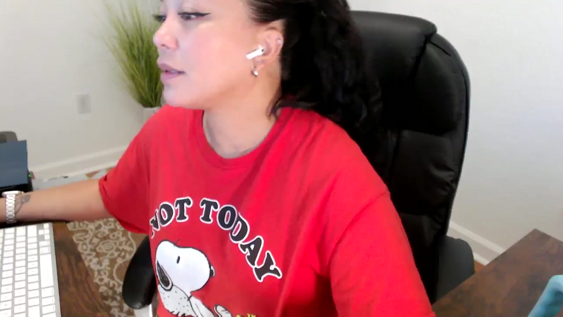 Gallery image thumbnail from MickaylaStar's myfreecams stream on, 06/06/2025, 15:02 image 17 of 20