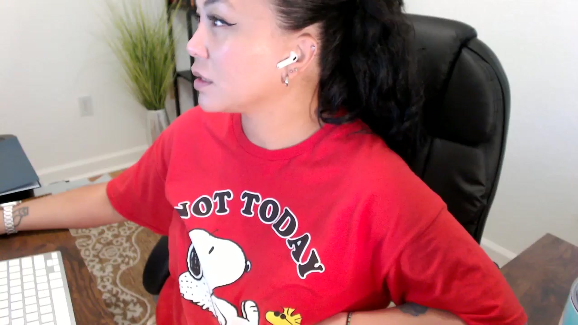 Gallery image thumbnail from MickaylaStar's myfreecams stream on, 06/06/2025, 15:38 image 4 of 20