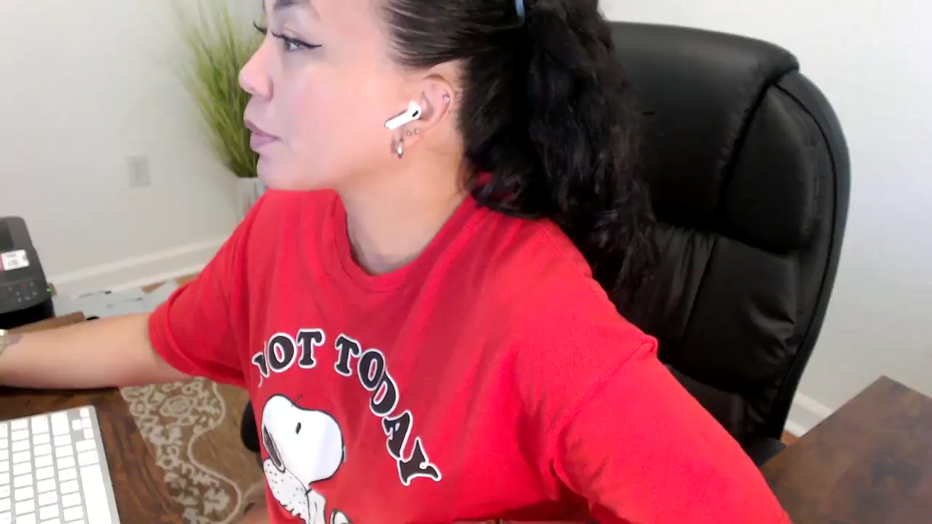 Gallery image thumbnail from MickaylaStar's myfreecams stream on, 06/06/2025, 16:07 image 8 of 20