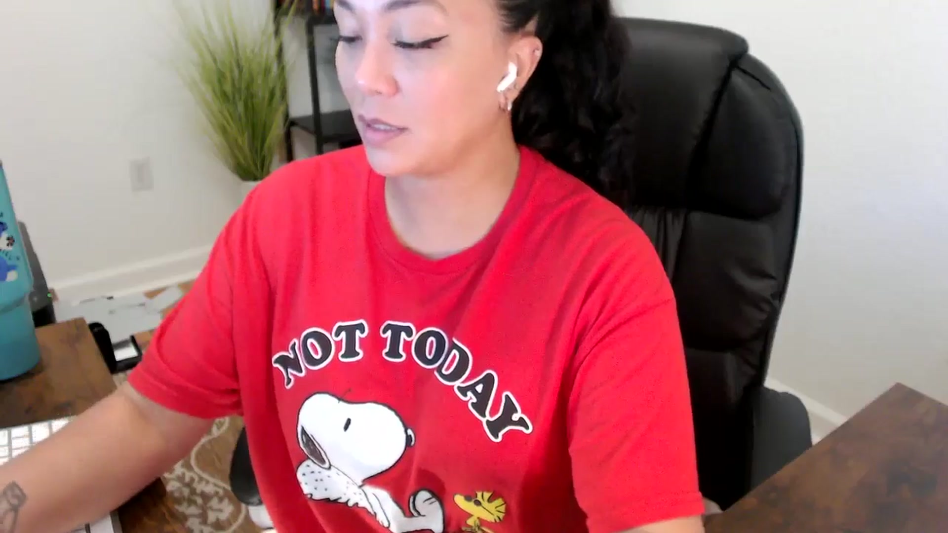 Gallery image thumbnail from MickaylaStar's myfreecams stream on, 06/06/2025, 16:07 image 14 of 20