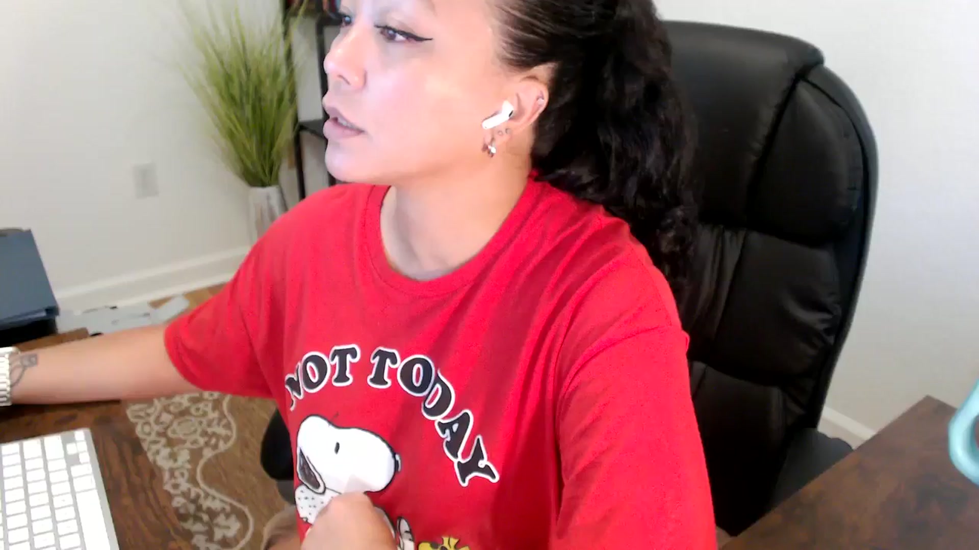 Gallery image thumbnail from MickaylaStar's myfreecams stream on, 06/06/2025, 16:38 image 19 of 20