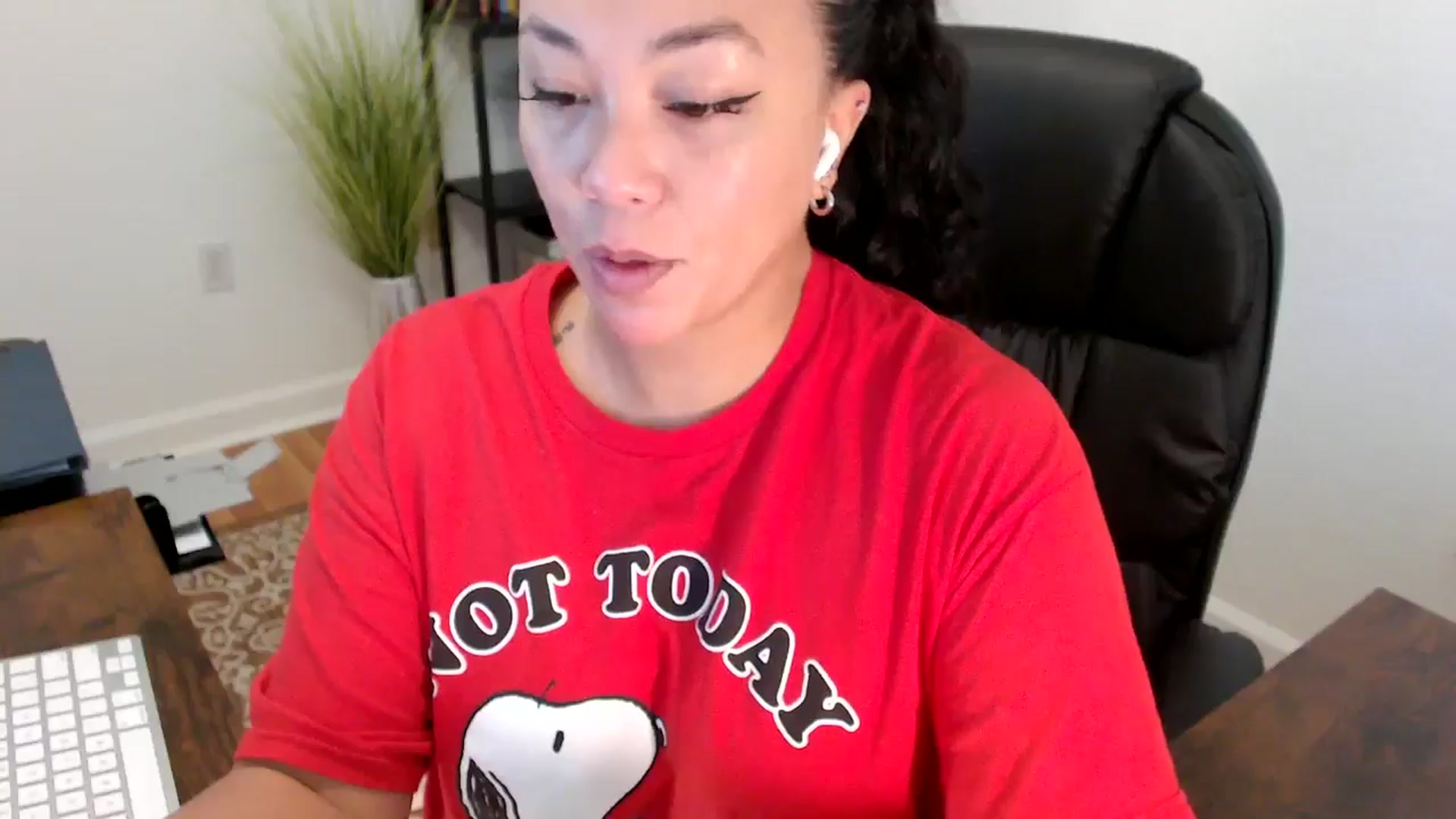 Gallery image thumbnail from MickaylaStar's myfreecams stream on, 06/06/2025, 16:38 image 14 of 20