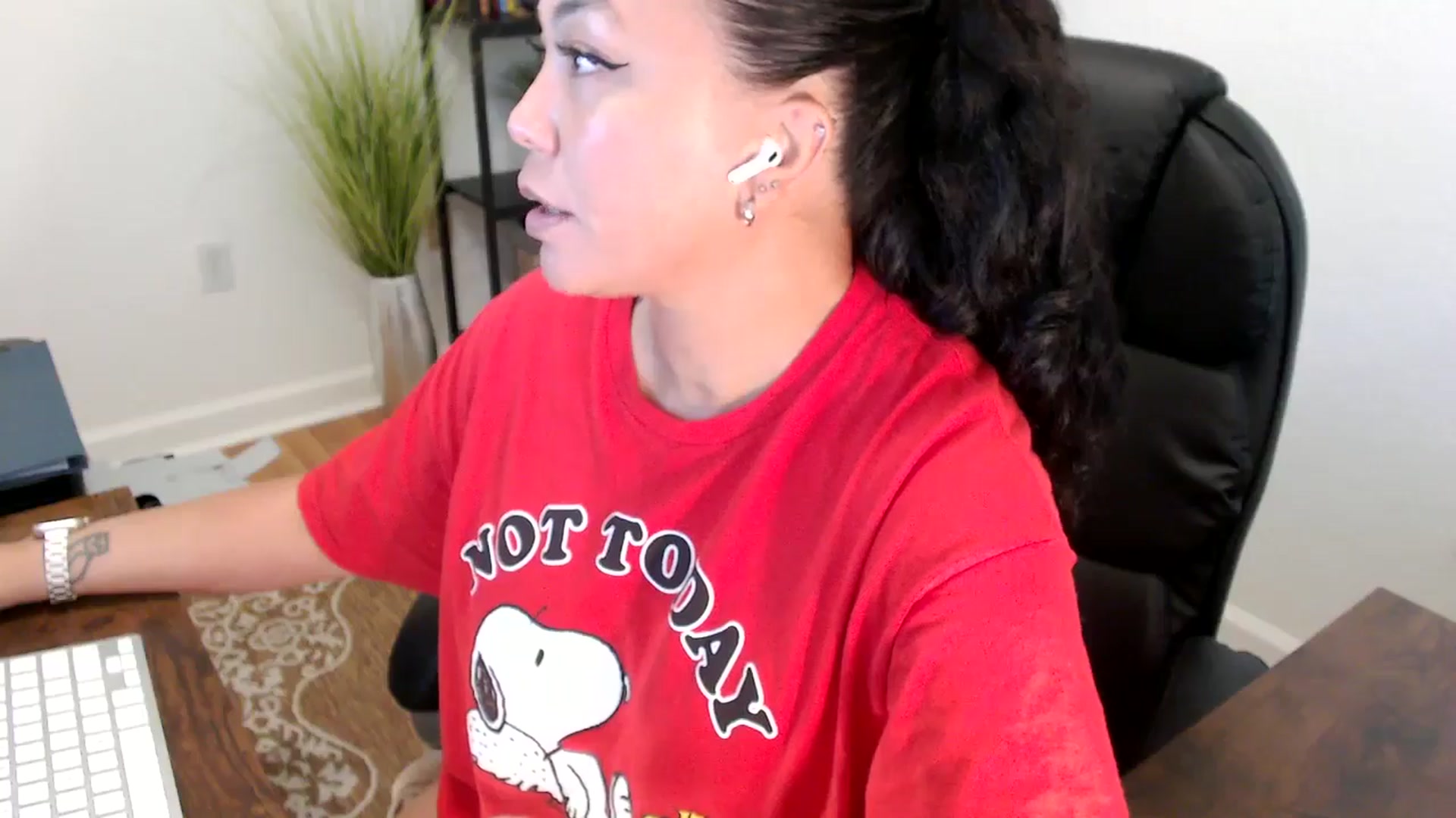 Gallery image thumbnail from MickaylaStar's myfreecams stream on, 06/06/2025, 16:38 image 13 of 20