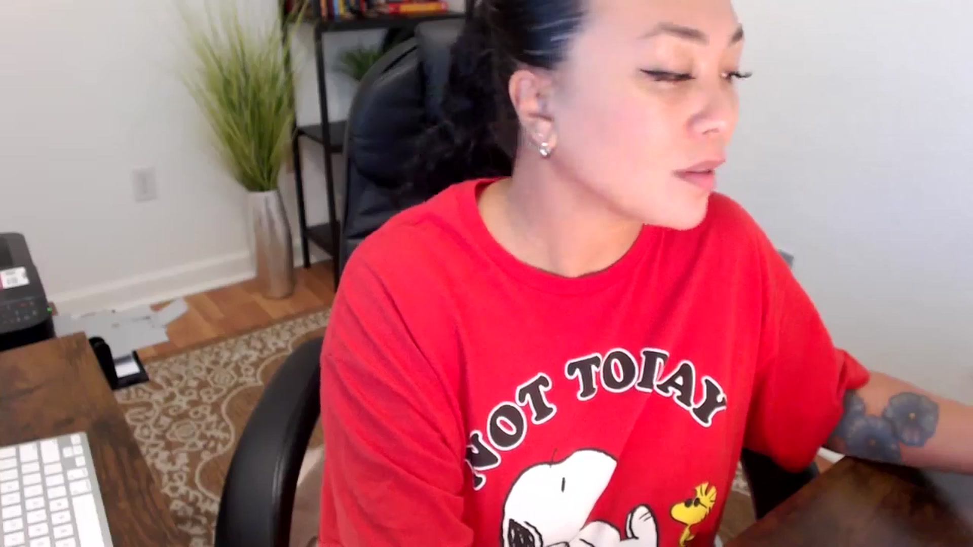Gallery image thumbnail from MickaylaStar's myfreecams stream on, 06/06/2025, 17:55 image 10 of 20