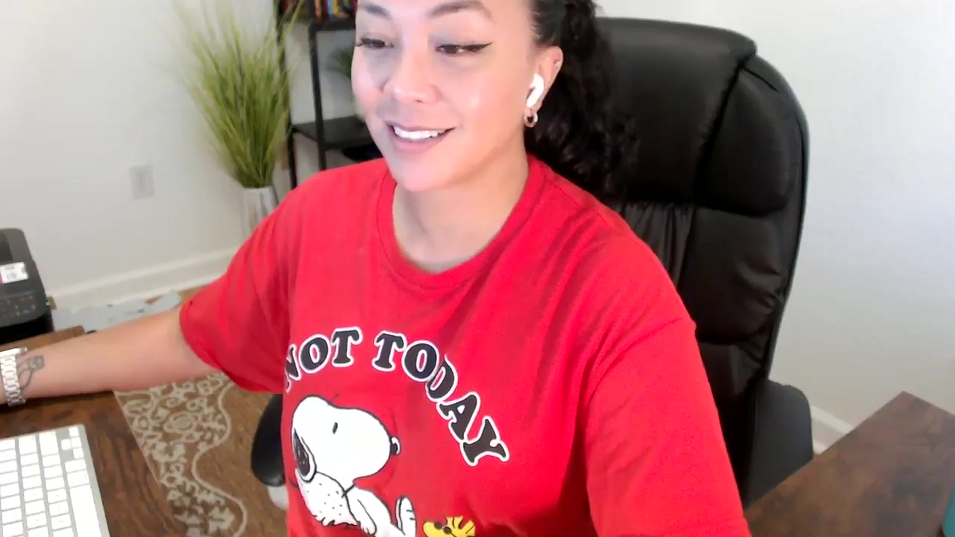 Gallery image thumbnail from MickaylaStar's myfreecams stream on, 06/06/2025, 18:20 image 18 of 20