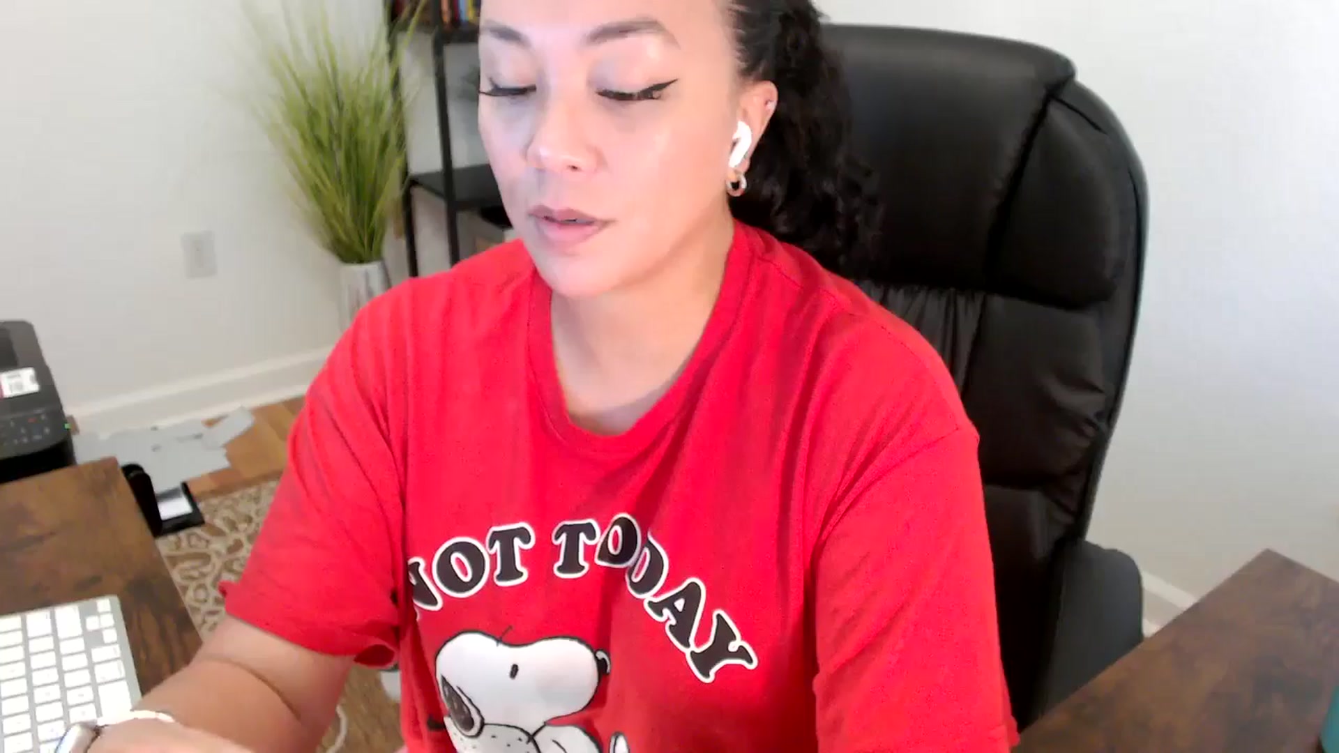Gallery image thumbnail from MickaylaStar's myfreecams stream on, 06/06/2025, 18:20 image 13 of 20