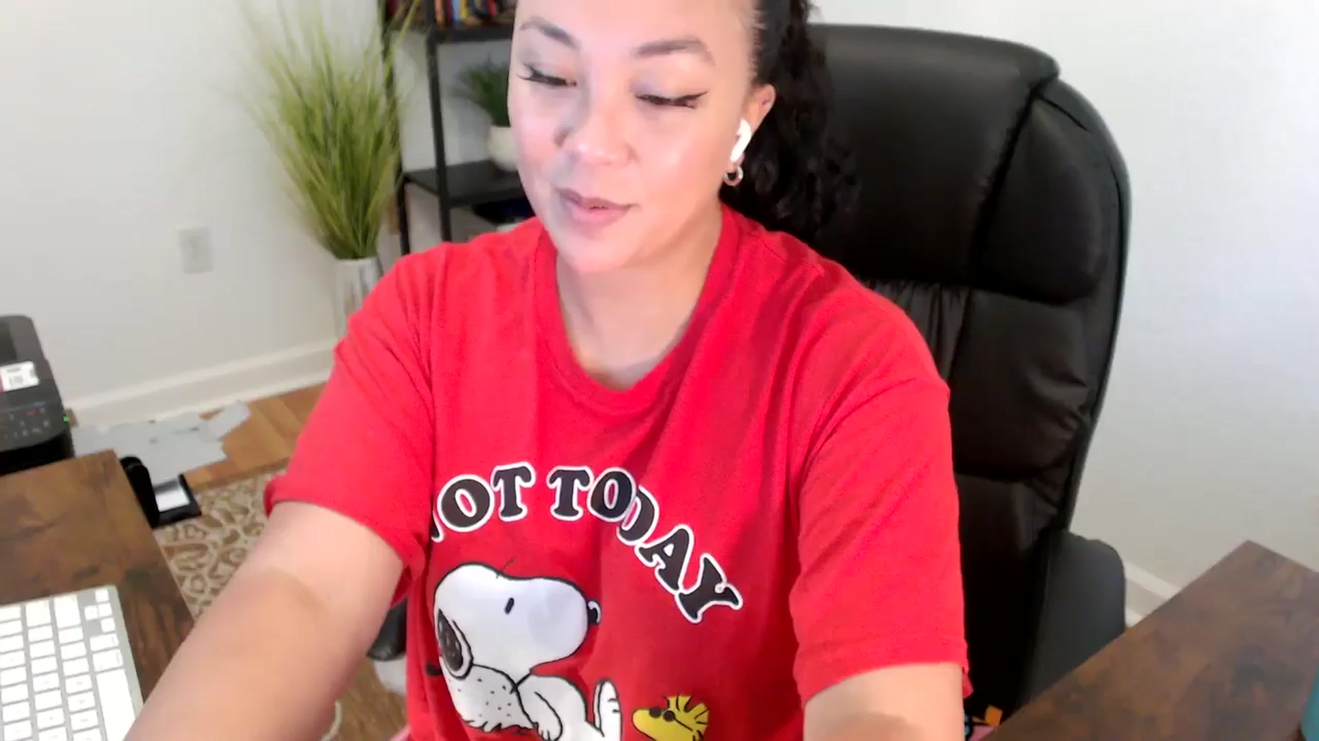 Gallery image thumbnail from MickaylaStar's myfreecams stream on, 06/06/2025, 18:20 image 14 of 20
