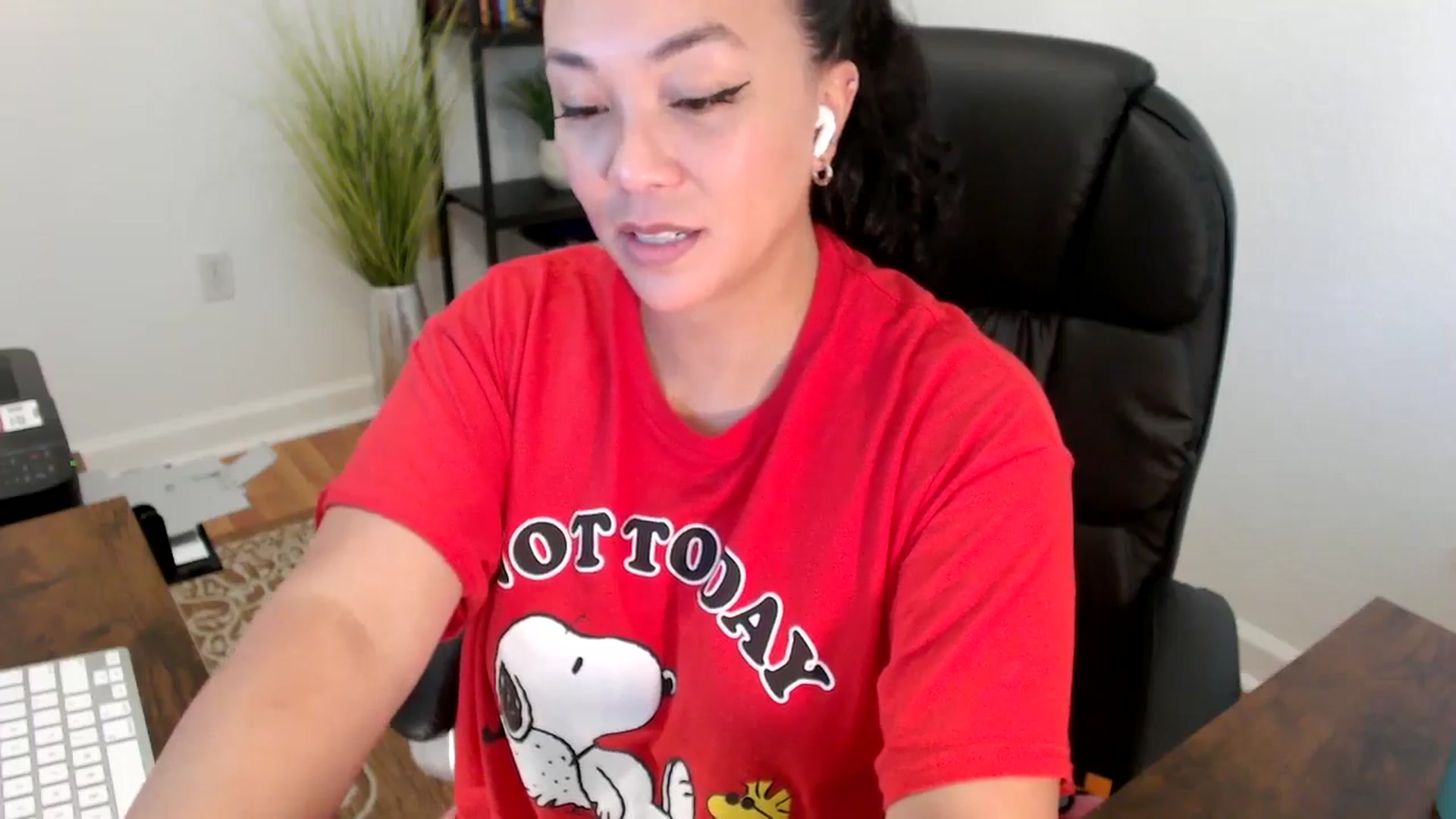 Gallery image thumbnail from MickaylaStar's myfreecams stream on, 06/06/2025, 18:20 image 16 of 20