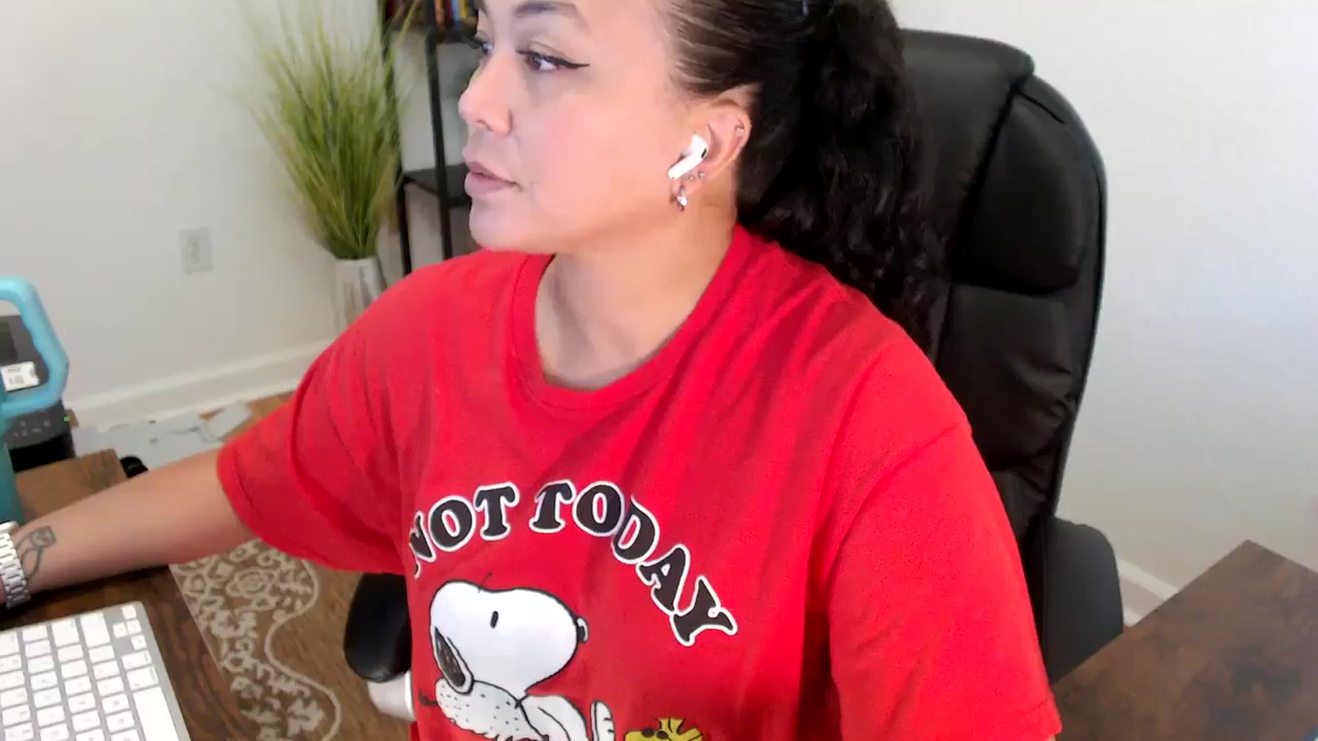 Gallery image thumbnail from MickaylaStar's myfreecams stream on, 06/06/2025, 19:33 image 2 of 20