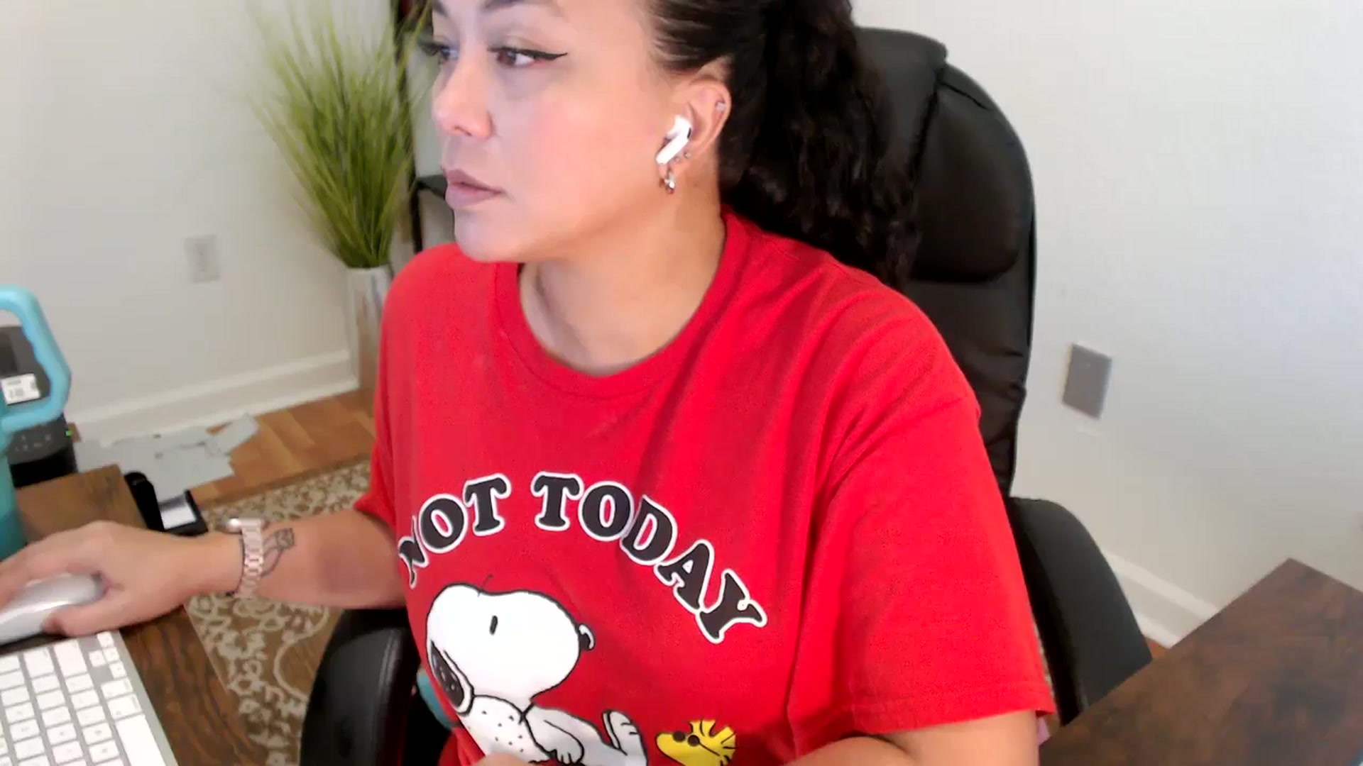 Gallery image thumbnail from MickaylaStar's myfreecams stream on, 06/06/2025, 19:33 image 7 of 20