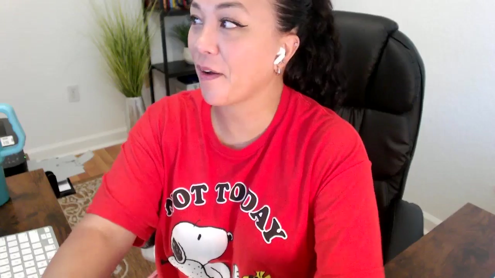 Gallery image thumbnail from MickaylaStar's myfreecams stream on, 06/06/2025, 19:33 image 3 of 20