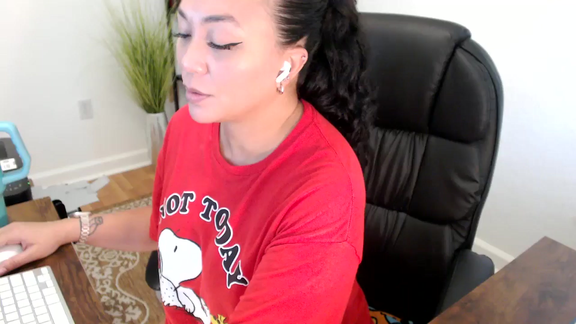 Gallery image thumbnail from MickaylaStar's myfreecams stream on, 06/06/2025, 19:33 image 13 of 20