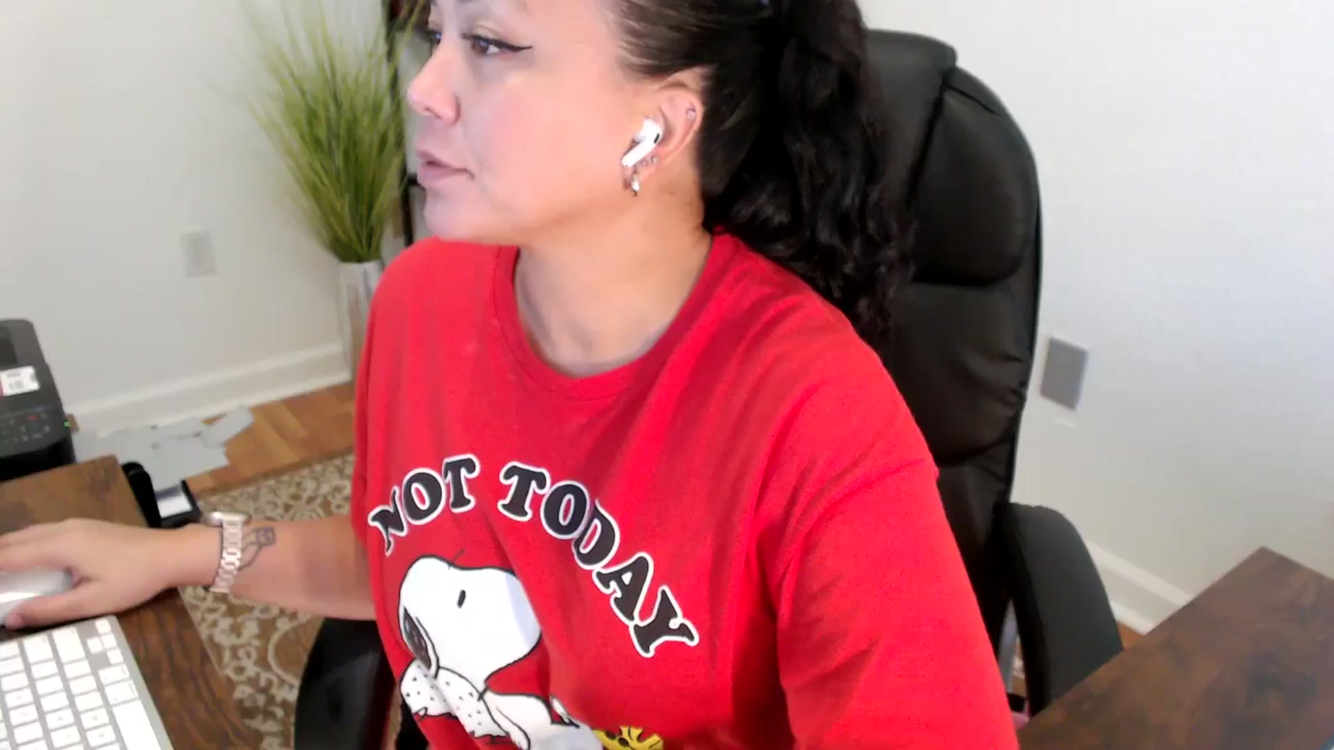 Gallery image thumbnail from MickaylaStar's myfreecams stream on, 06/06/2025, 19:33 image 14 of 20