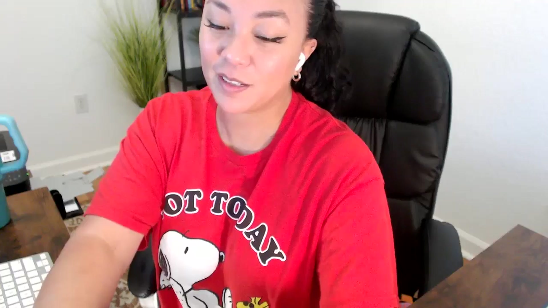 Gallery image thumbnail from MickaylaStar's myfreecams stream on, 06/06/2025, 19:33 image 6 of 20