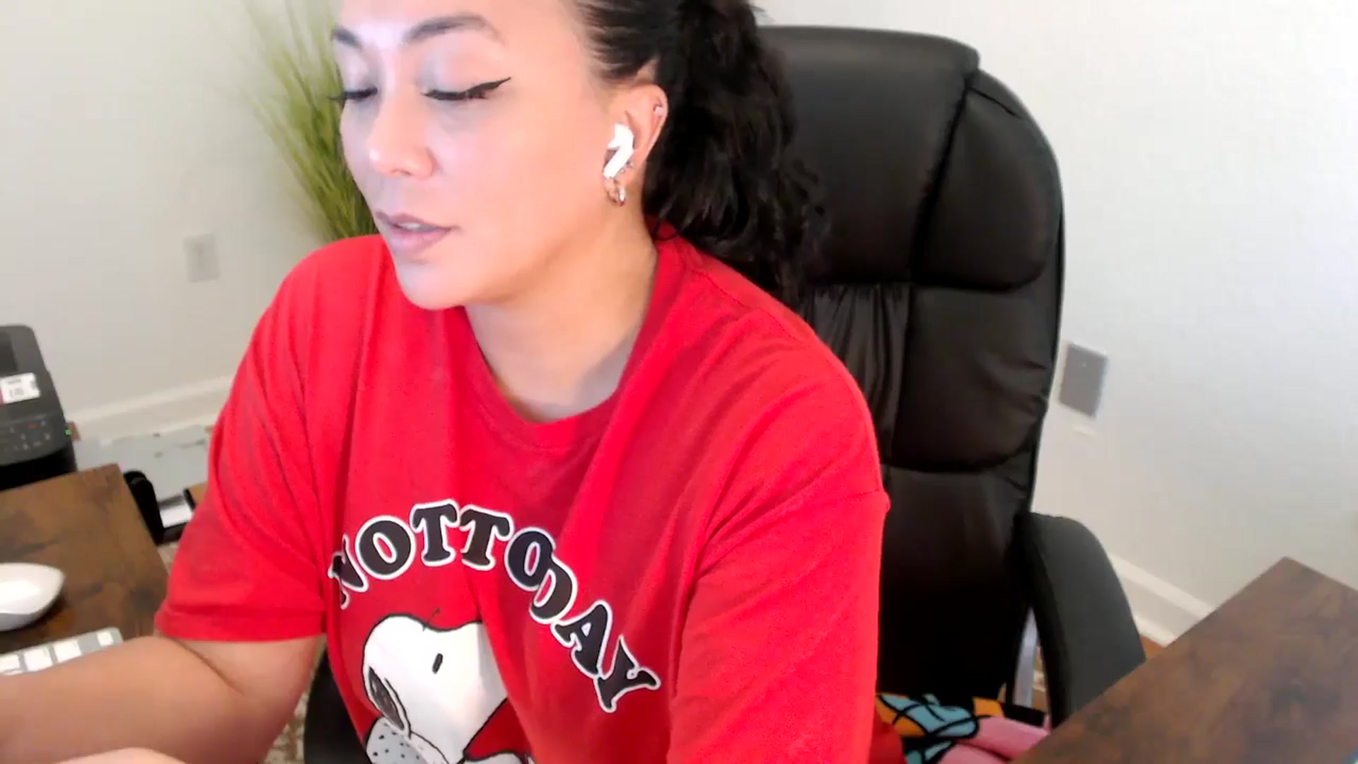 Gallery image thumbnail from MickaylaStar's myfreecams stream on, 06/06/2025, 19:33 image 15 of 20