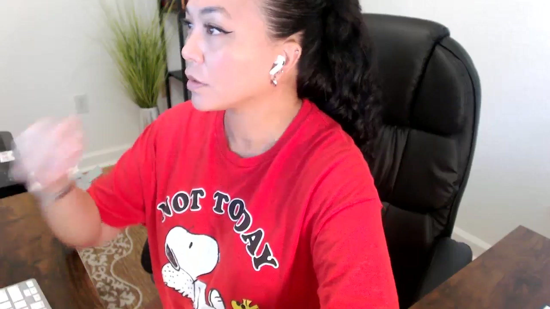 Gallery image thumbnail from MickaylaStar's myfreecams stream on, 06/06/2025, 19:59 image 6 of 20
