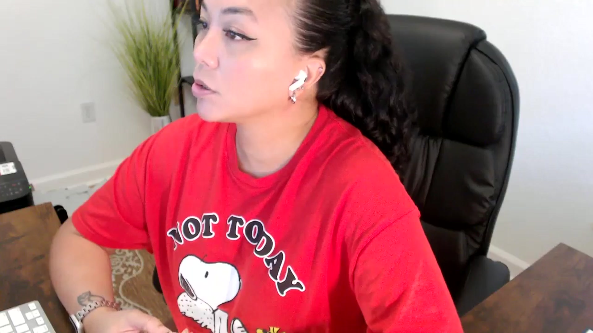 Gallery image thumbnail from MickaylaStar's myfreecams stream on, 06/06/2025, 19:59 image 5 of 20