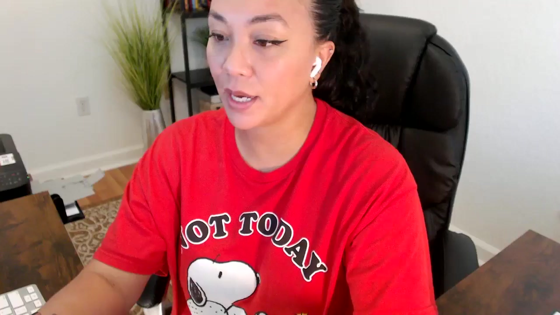 Gallery image thumbnail from MickaylaStar's myfreecams stream on, 06/06/2025, 19:59 image 19 of 20
