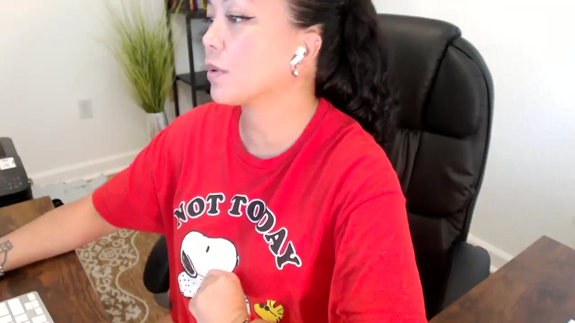 Gallery image thumbnail from MickaylaStar's myfreecams stream on, 06/06/2025, 19:59 image 7 of 20