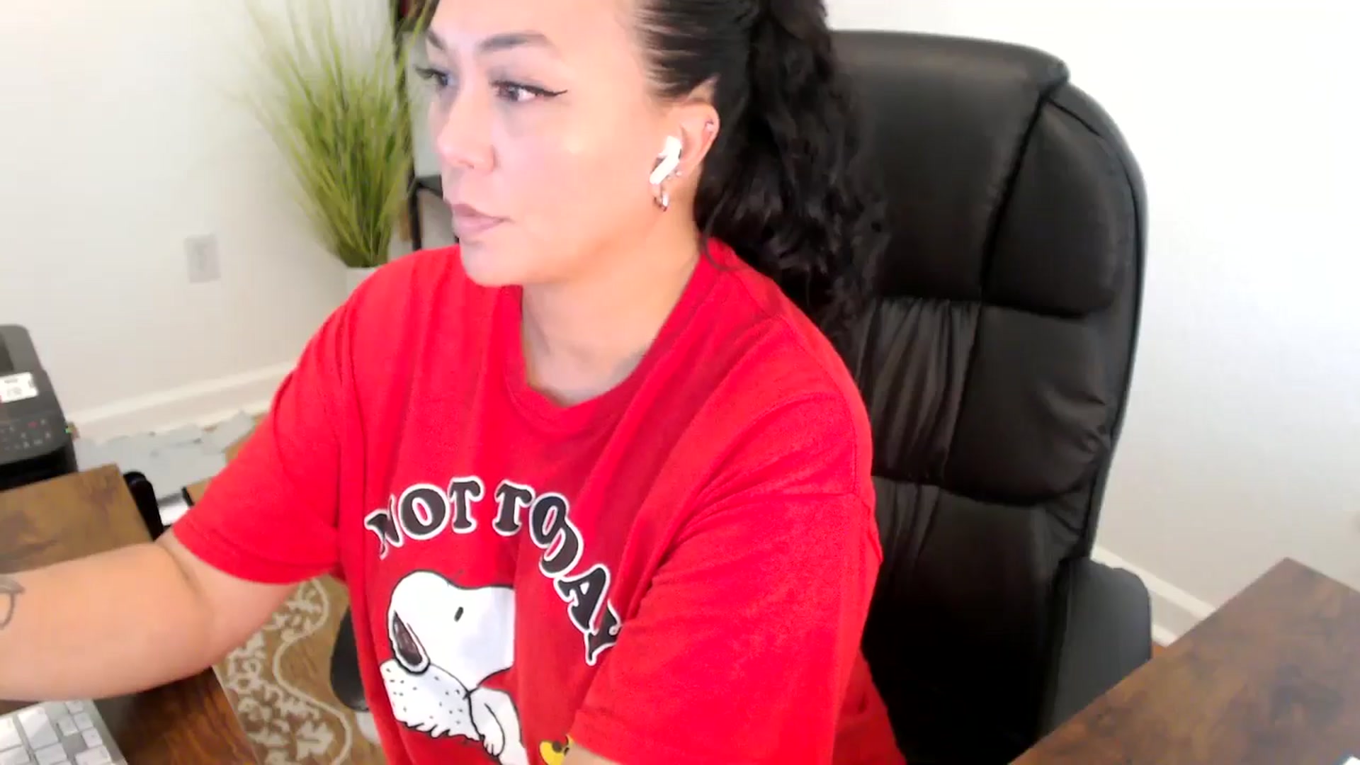 Gallery image thumbnail from MickaylaStar's myfreecams stream on, 06/06/2025, 19:59 image 9 of 20