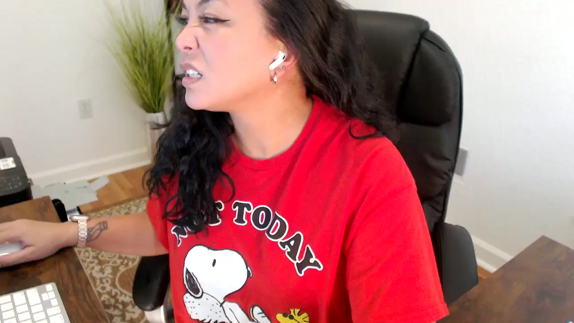 Gallery image thumbnail from MickaylaStar's myfreecams stream on, 06/06/2025, 20:39 image 5 of 20