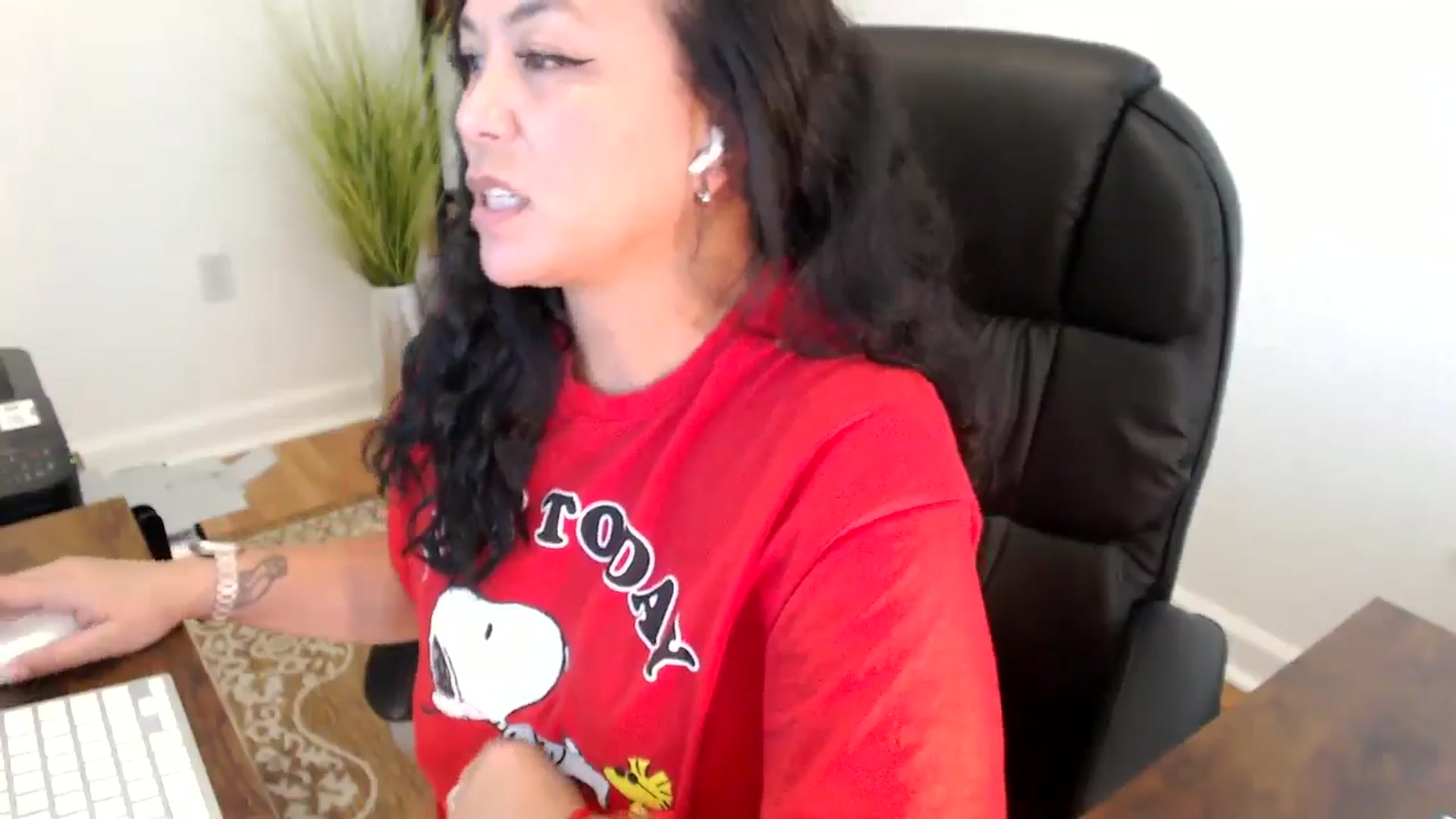 Gallery image thumbnail from MickaylaStar's myfreecams stream on, 06/06/2025, 20:39 image 16 of 20
