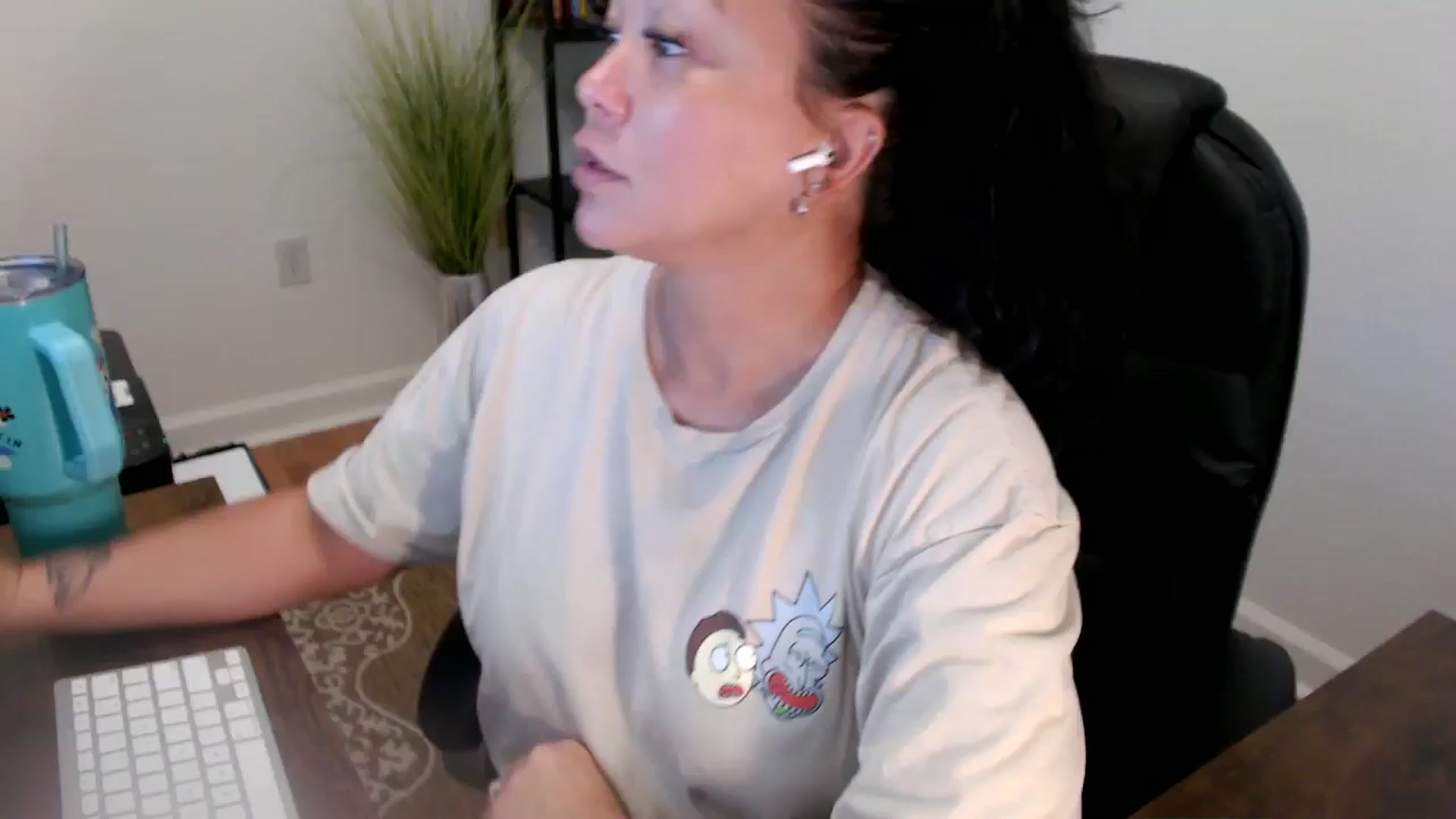 Gallery image thumbnail from MickaylaStar's myfreecams stream on, 06/09/2025, 16:46 image 3 of 20