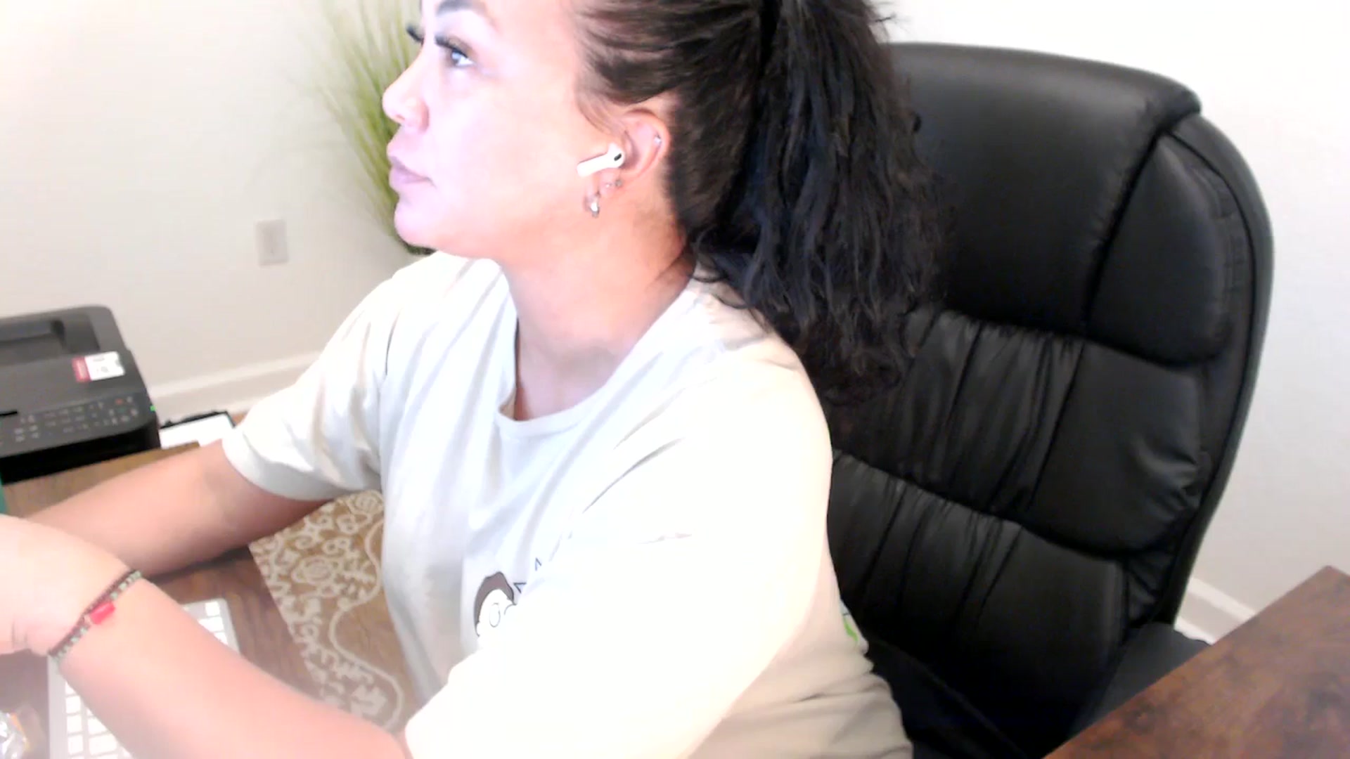 Gallery image thumbnail from MickaylaStar's myfreecams stream on, 06/09/2025, 16:46 image 4 of 20