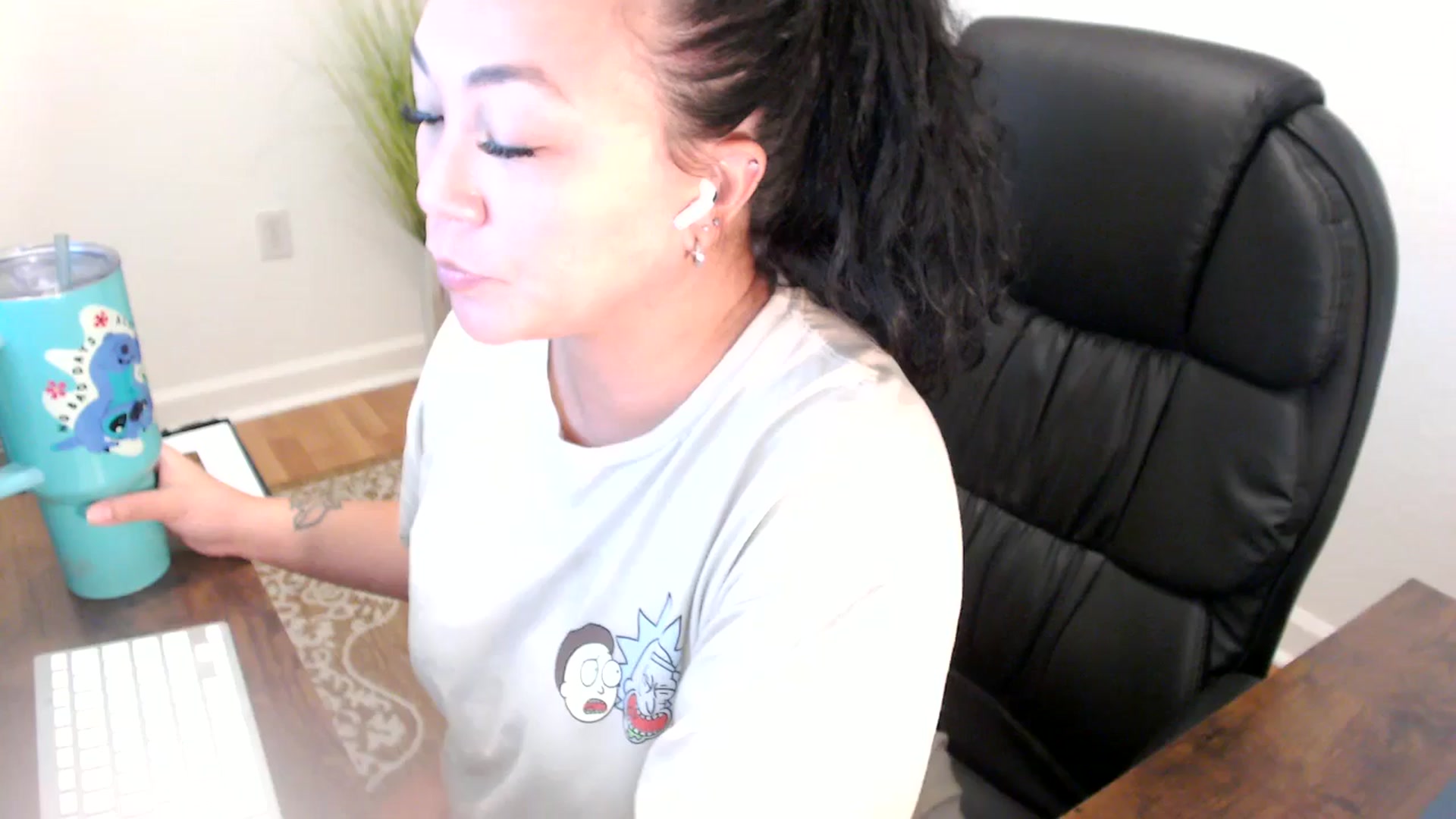 Gallery image thumbnail from MickaylaStar's myfreecams stream on, 06/09/2025, 16:46 image 7 of 20