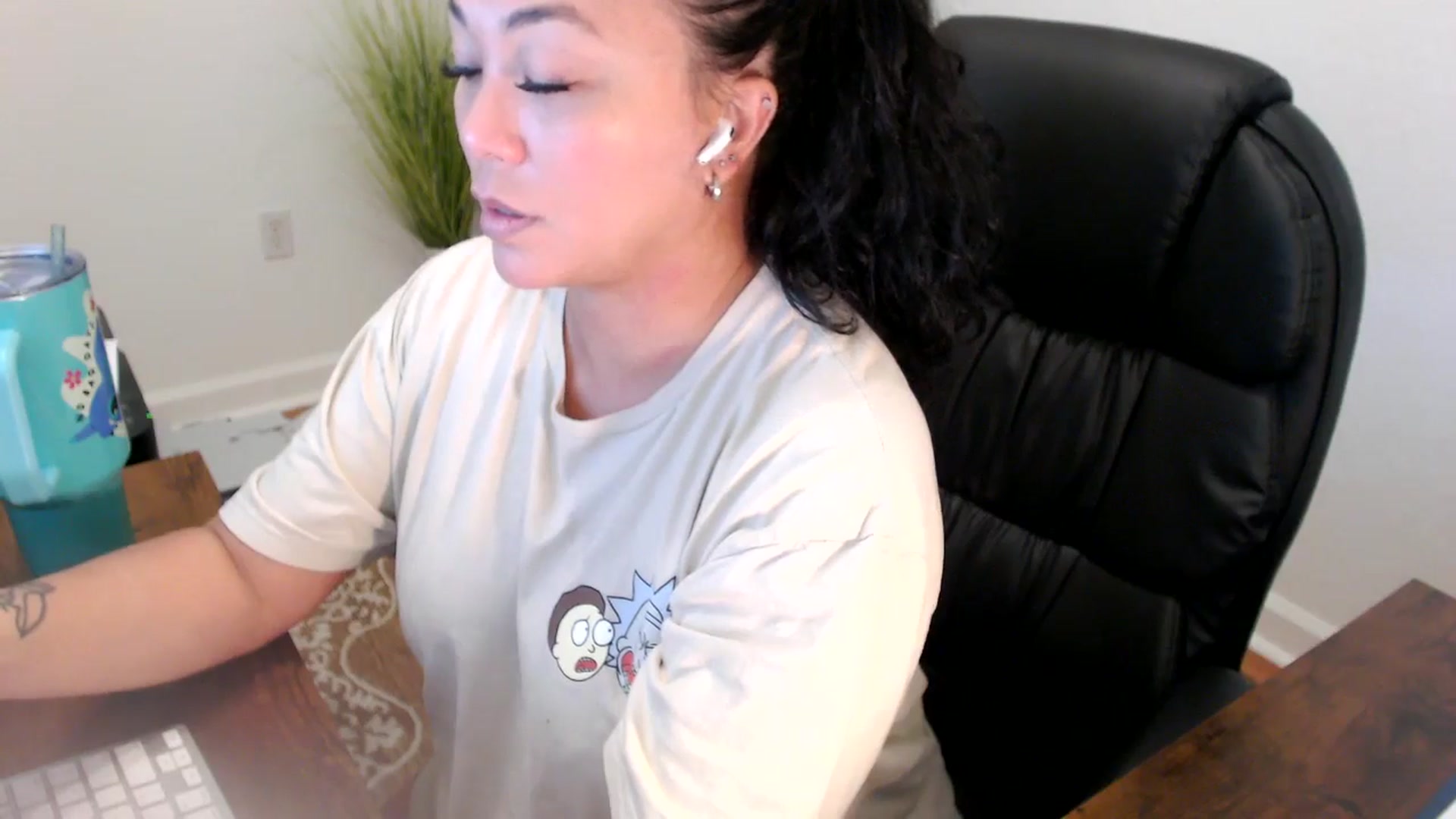 Gallery image thumbnail from MickaylaStar's myfreecams stream on, 06/09/2025, 17:07 image 19 of 20