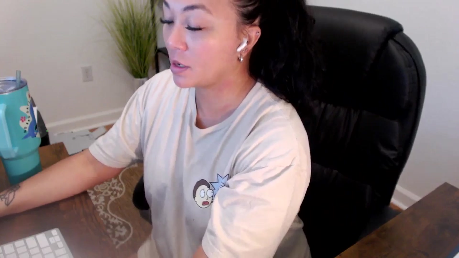 Gallery image thumbnail from MickaylaStar's myfreecams stream on, 06/09/2025, 17:07 image 5 of 20