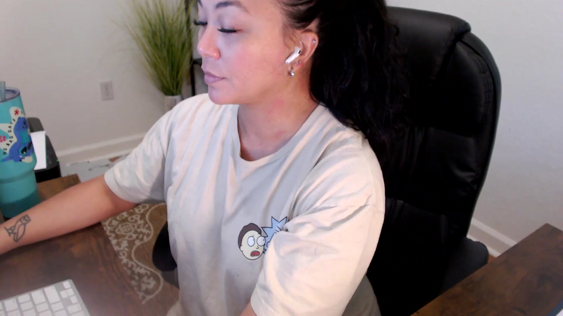 Gallery image thumbnail from MickaylaStar's myfreecams stream on, 06/09/2025, 17:07 image 4 of 20