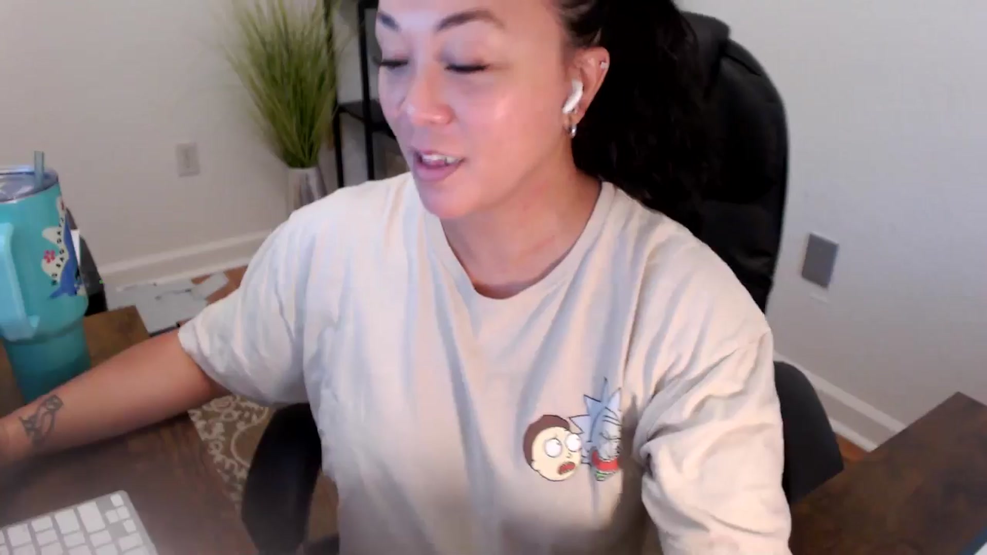 Gallery image thumbnail from MickaylaStar's myfreecams stream on, 06/09/2025, 17:07 image 6 of 20