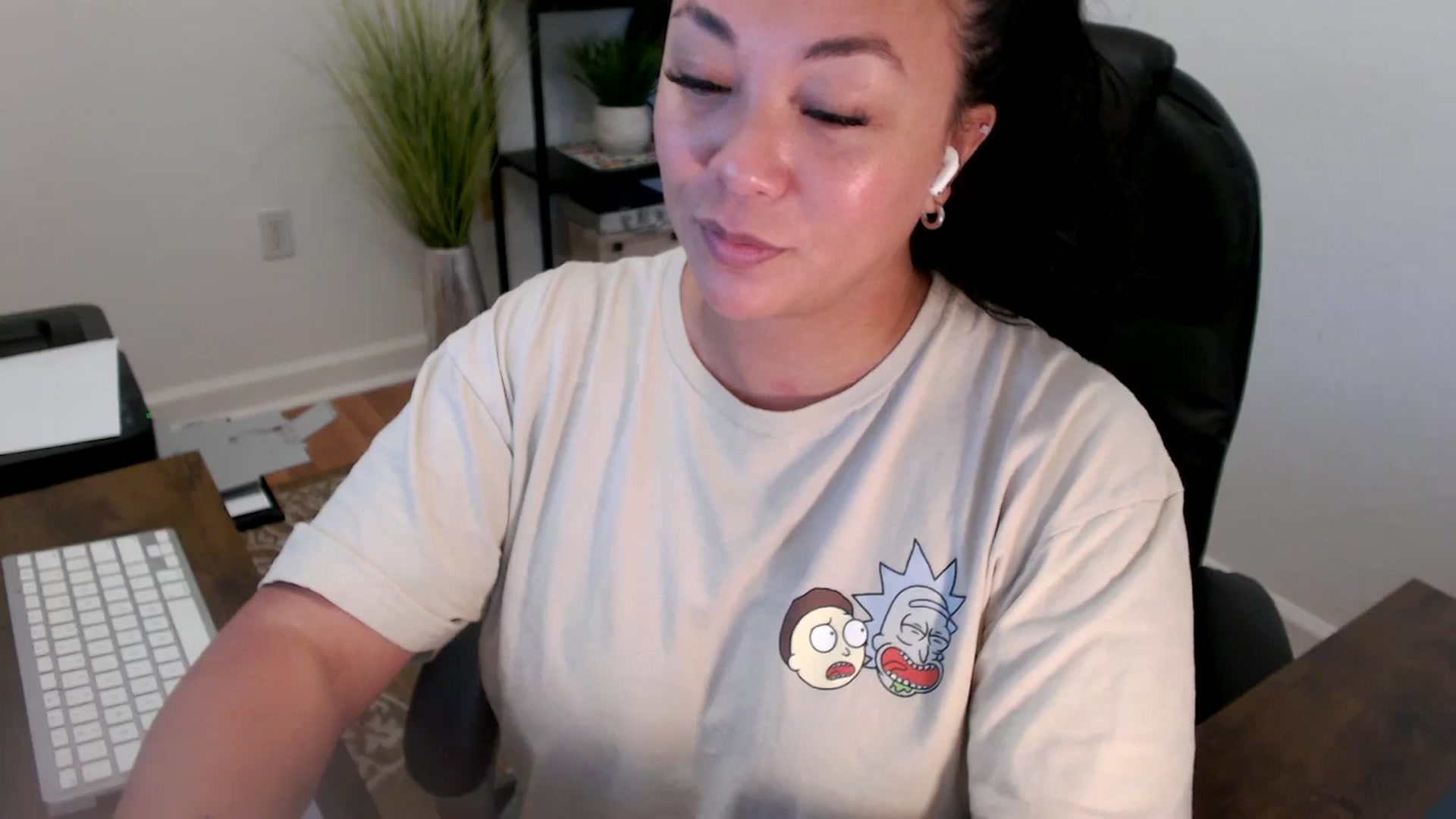 Gallery image thumbnail from MickaylaStar's myfreecams stream on, 06/09/2025, 18:06 image 5 of 20