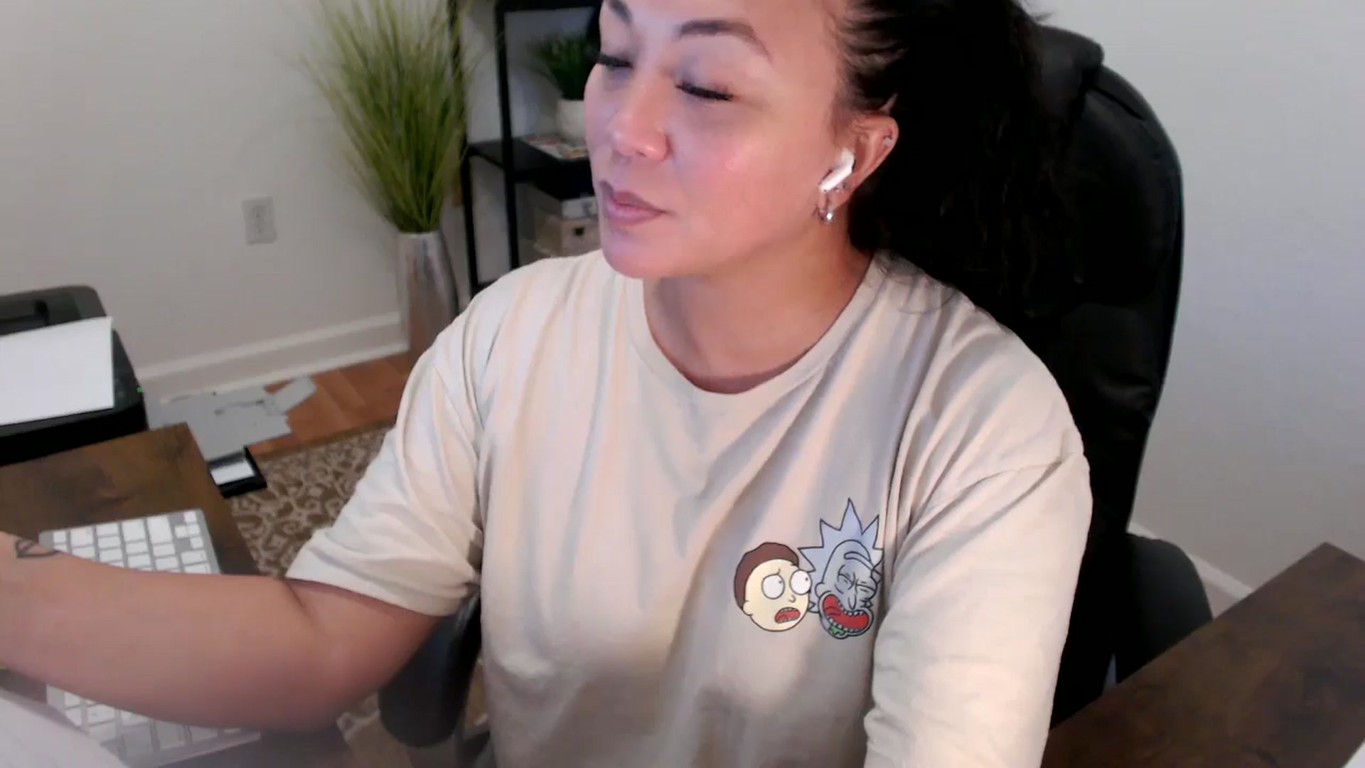 Gallery image thumbnail from MickaylaStar's myfreecams stream on, 06/09/2025, 18:06 image 19 of 20