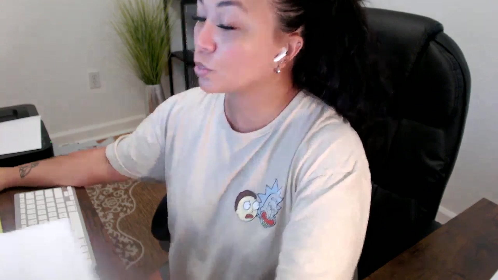 Gallery image thumbnail from MickaylaStar's myfreecams stream on, 06/09/2025, 18:06 image 18 of 20