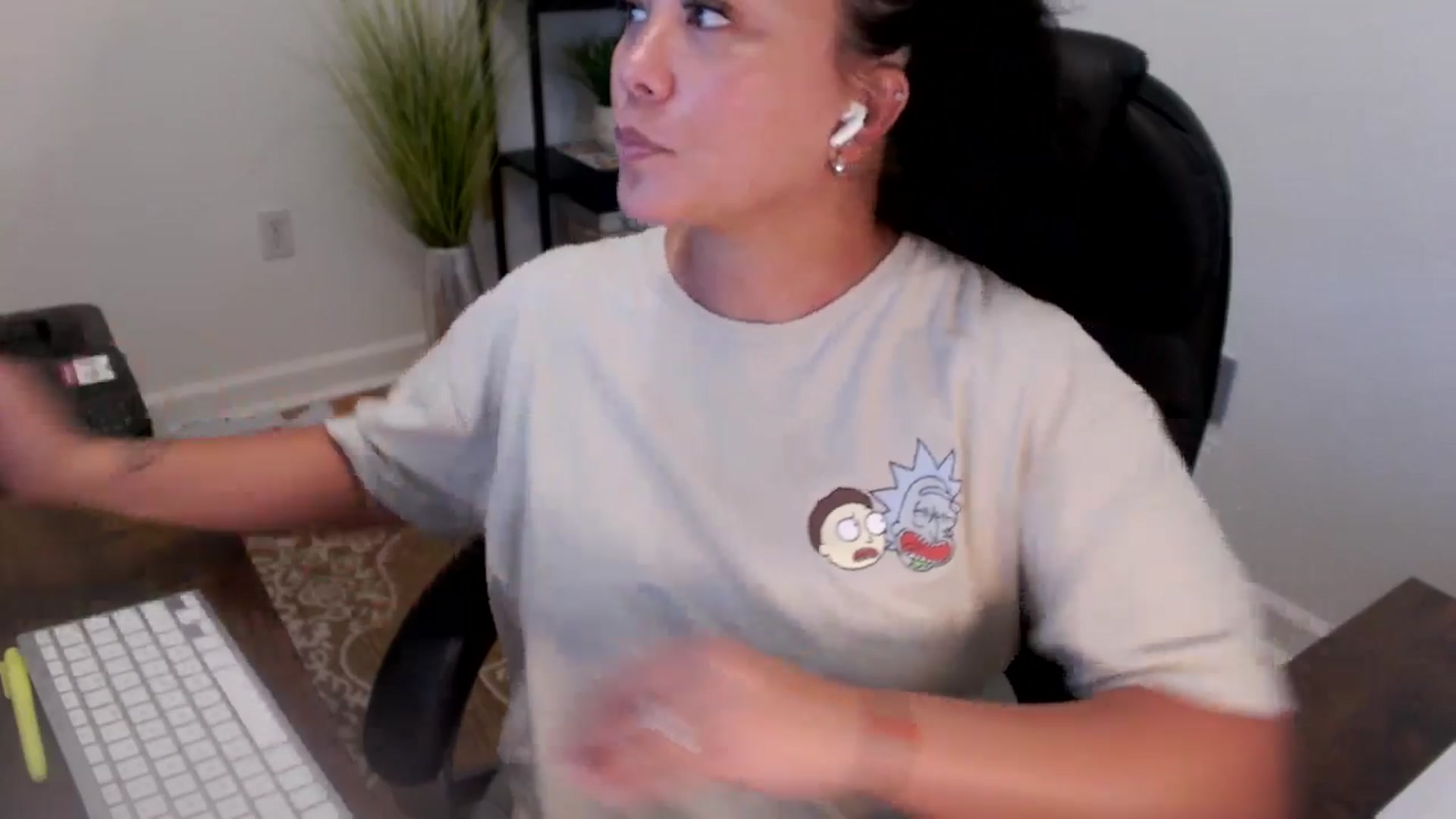 Gallery image thumbnail from MickaylaStar's myfreecams stream on, 06/09/2025, 19:49 image 7 of 20
