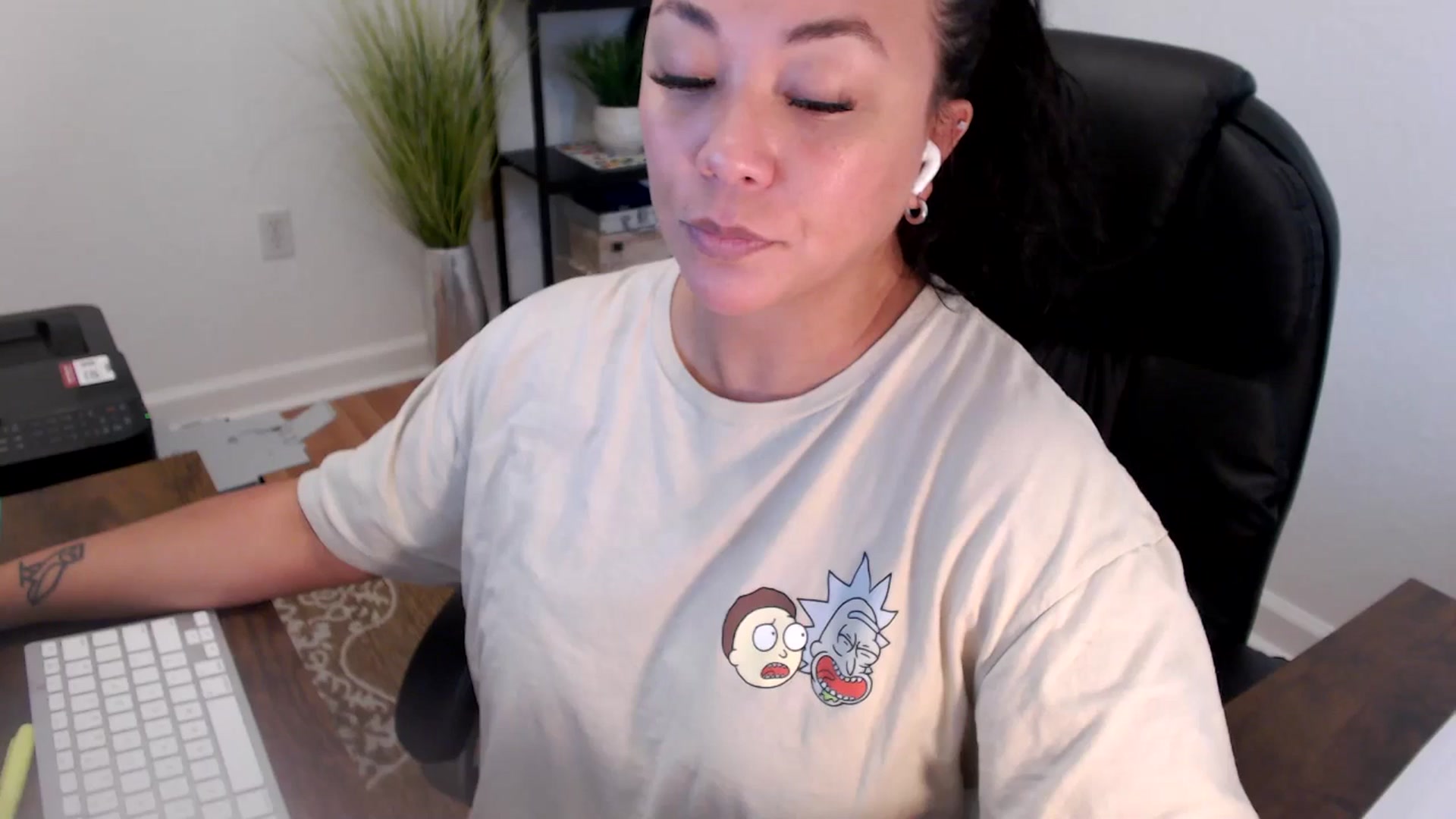 Gallery image thumbnail from MickaylaStar's myfreecams stream on, 06/09/2025, 19:49 image 12 of 20