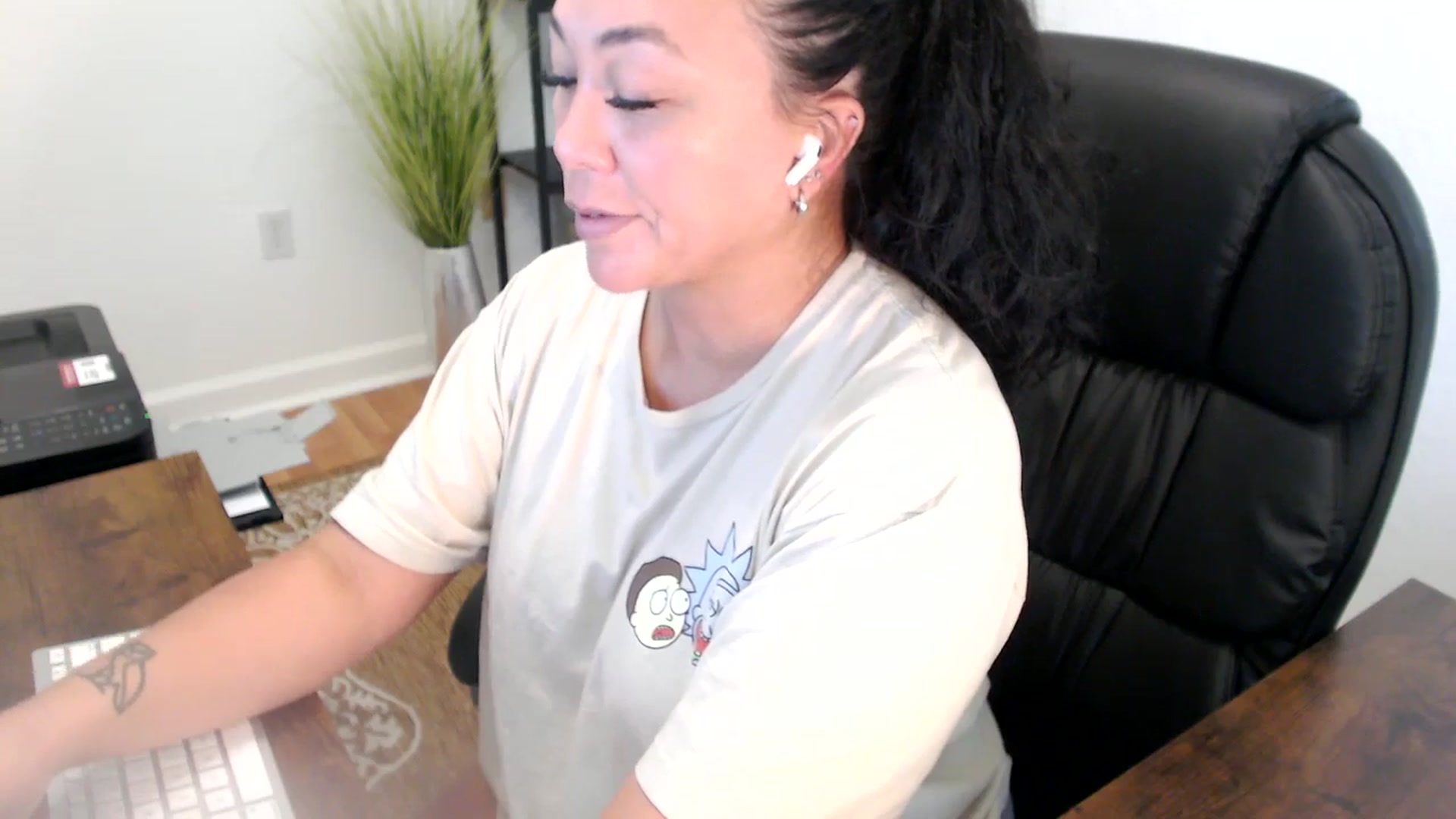 Gallery image thumbnail from MickaylaStar's myfreecams stream on, 06/09/2025, 19:49 image 18 of 20