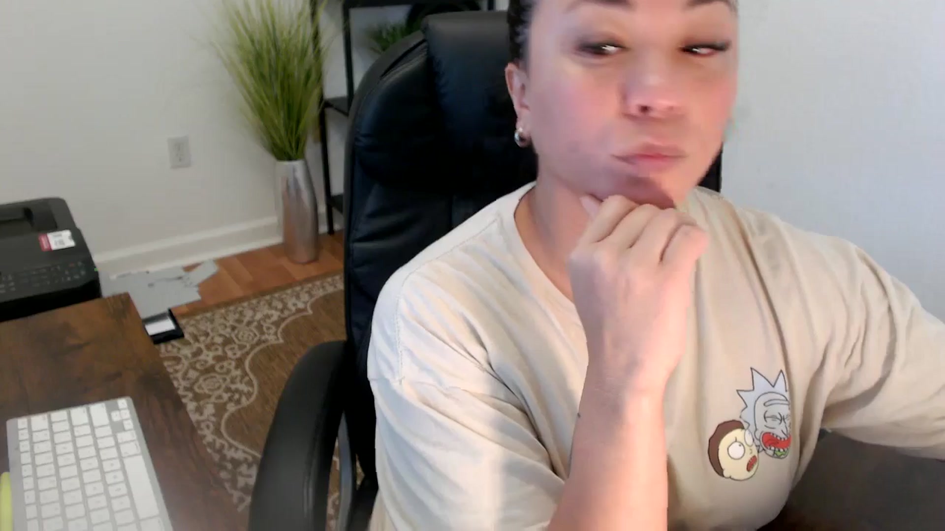 Gallery image thumbnail from MickaylaStar's myfreecams stream on, 06/09/2025, 19:49 image 17 of 20