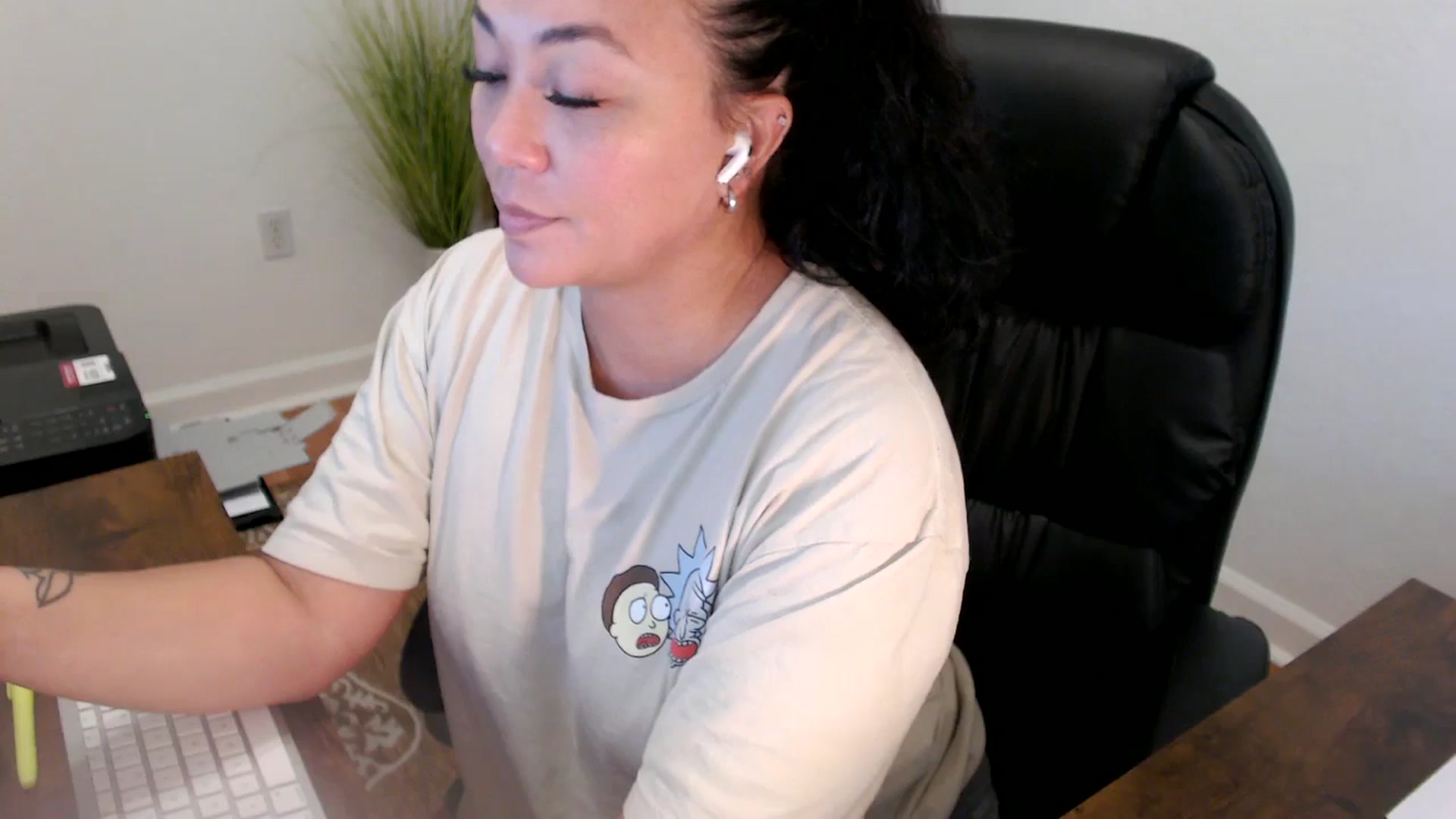 Gallery image thumbnail from MickaylaStar's myfreecams stream on, 06/09/2025, 19:49 image 3 of 20