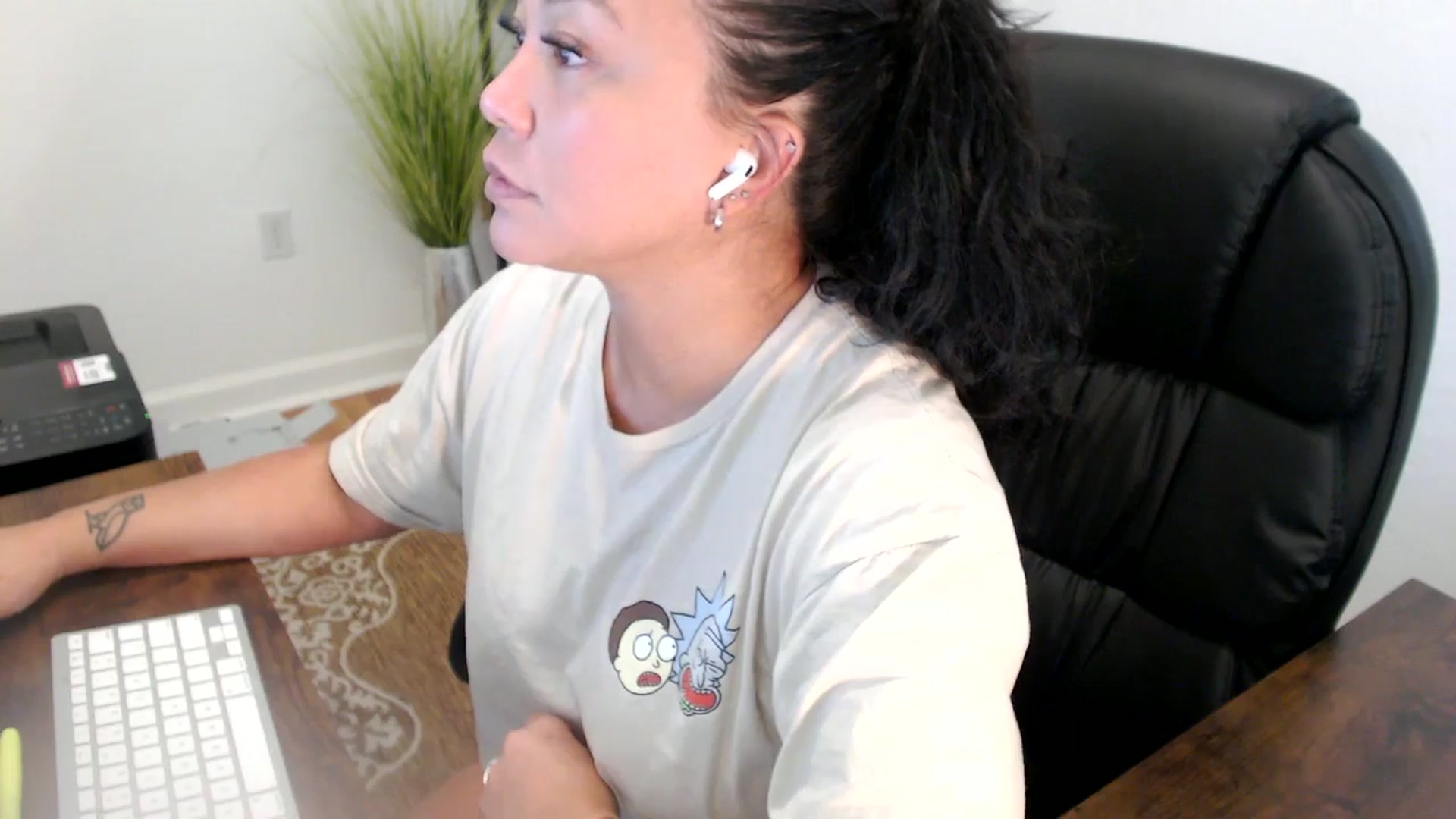 Gallery image thumbnail from MickaylaStar's myfreecams stream on, 06/09/2025, 19:49 image 19 of 20