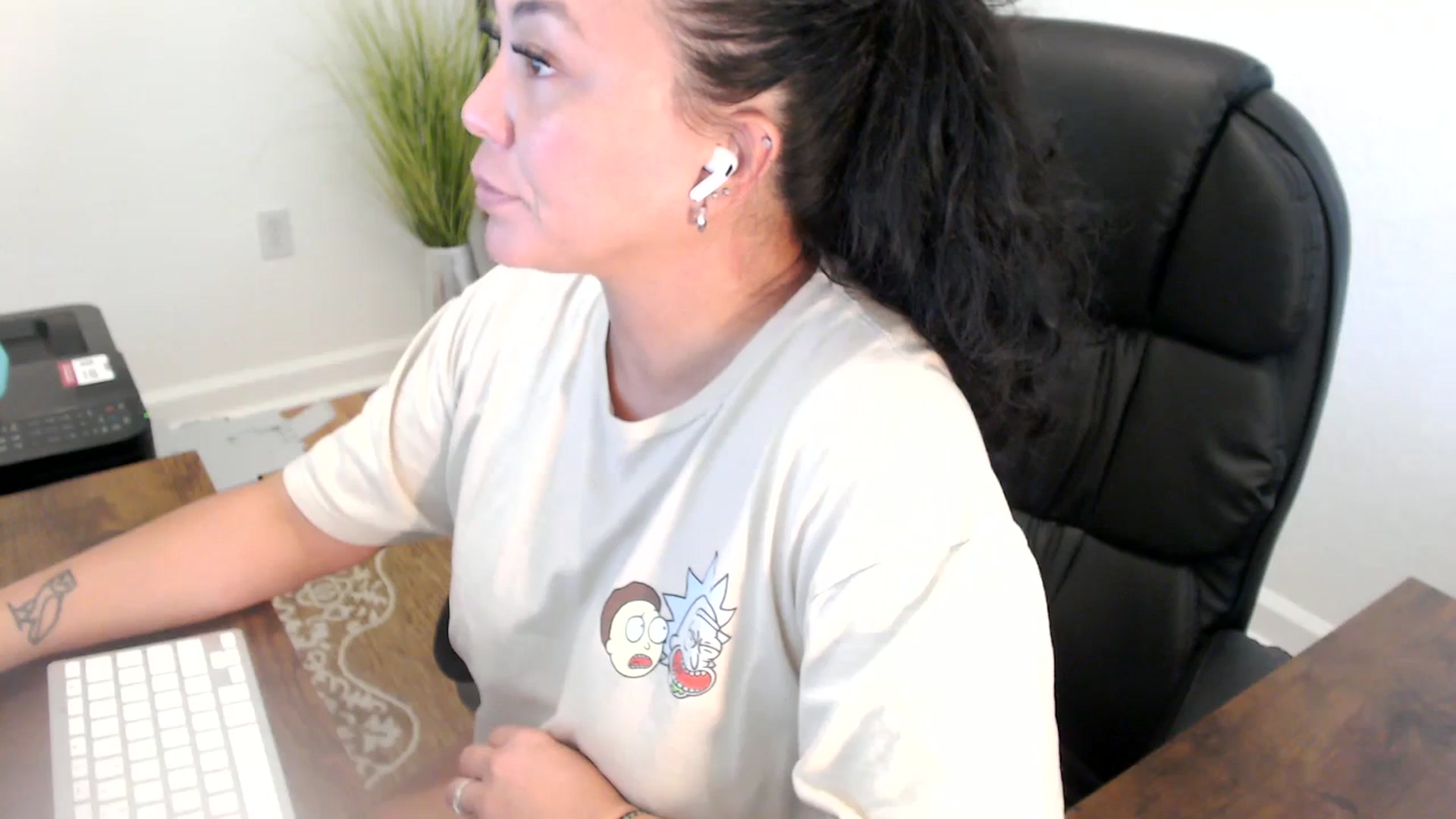 Gallery image thumbnail from MickaylaStar's myfreecams stream on, 06/09/2025, 20:24 image 10 of 20
