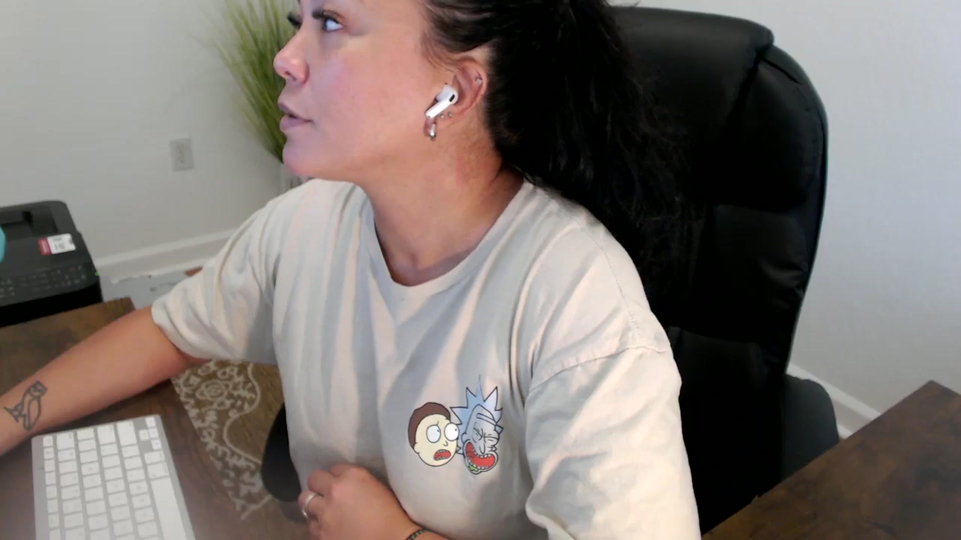 Gallery image thumbnail from MickaylaStar's myfreecams stream on, 06/09/2025, 20:24 image 9 of 20